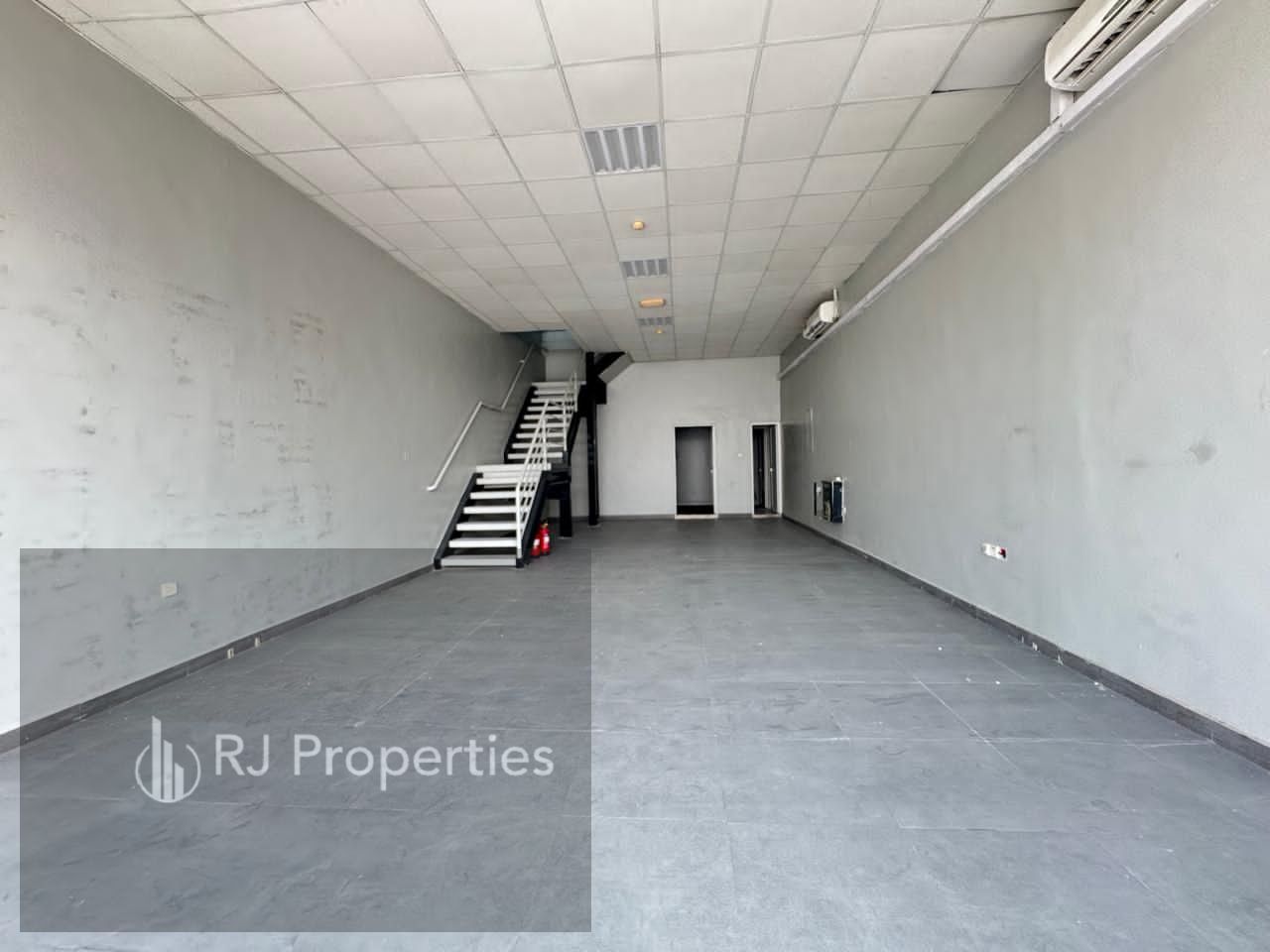 On the road luxury showroom with MAZZiNE FLOOR very prime lecation ready to move only jest 115k