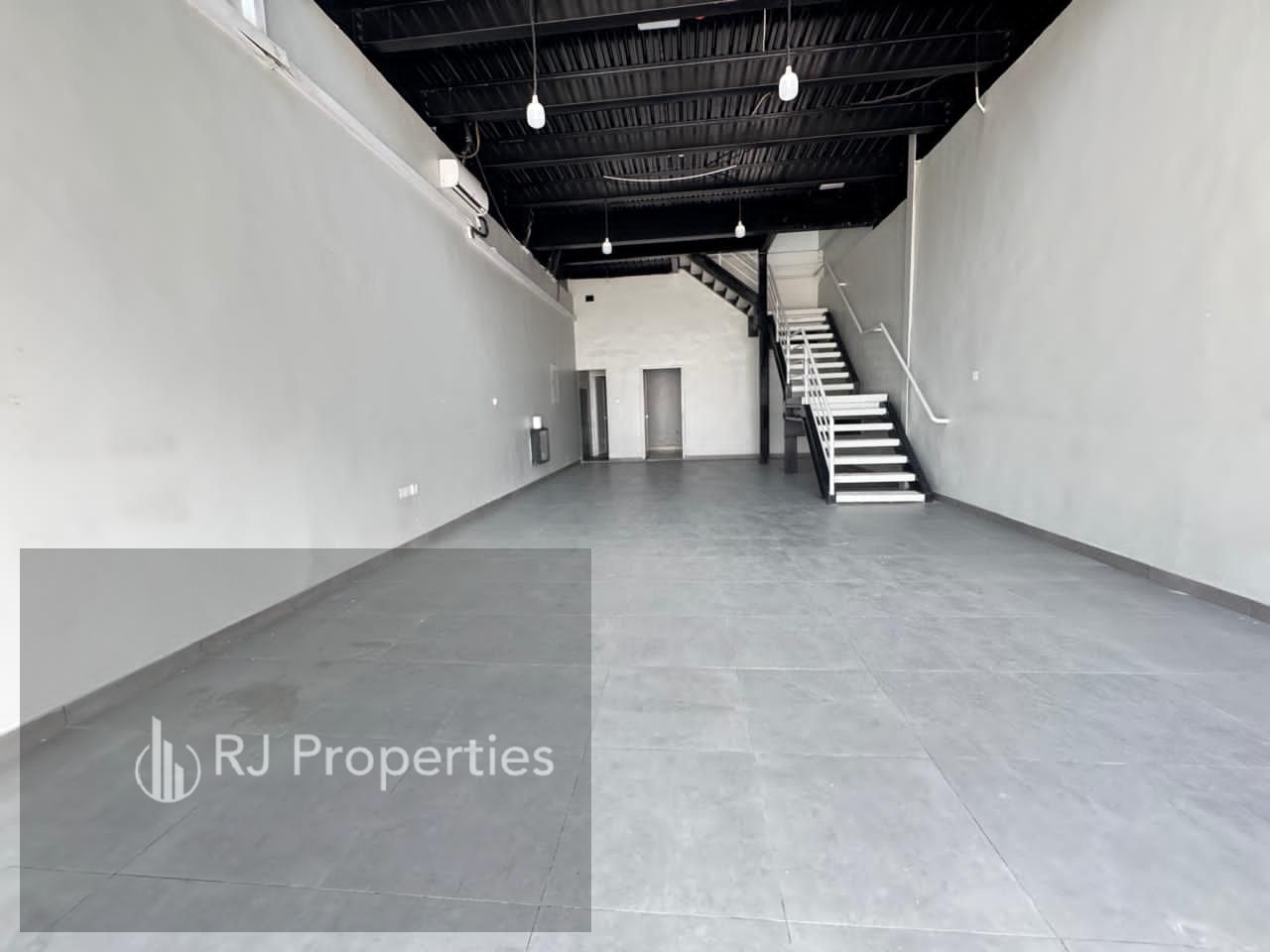 On the road luxury showroom with MAZZiNE FLOOR very prime lecation business area only jest 115k