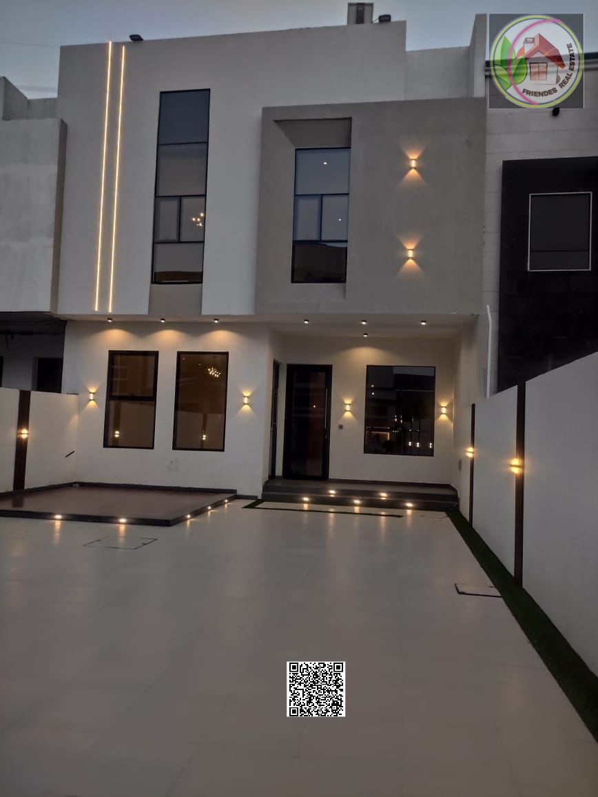 Villa for sale with a large garden, 3 floors, rooftop seating area, electricity and water included, freehold ownership.