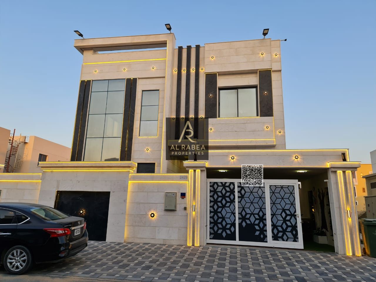 Master rooms-majlis-maid room-roof-prime location