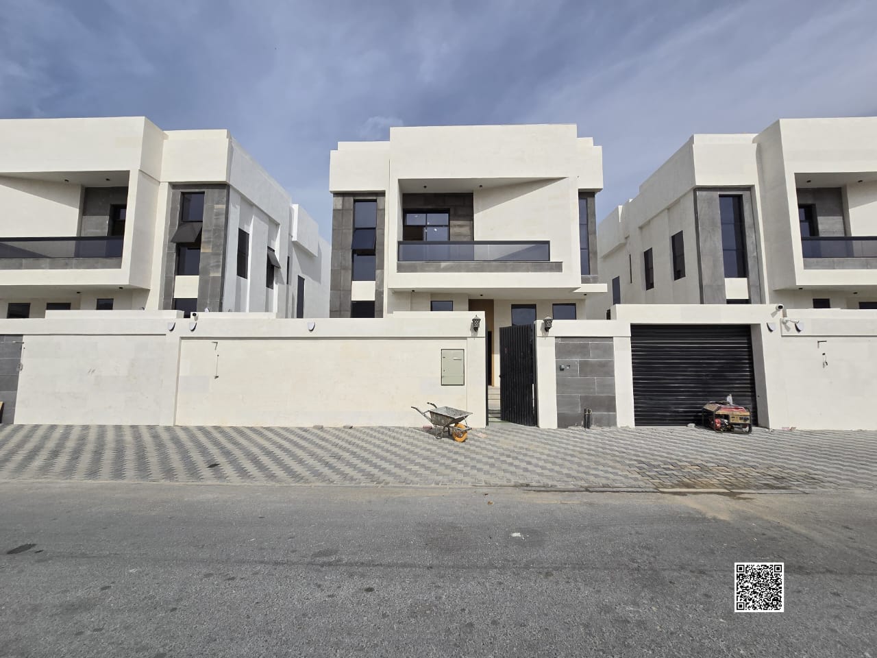 Corner villa for sale in Al Zahia area, Ajman. The villa price includes registration fees (5 master bedrooms, majlis, living room, maid's room).