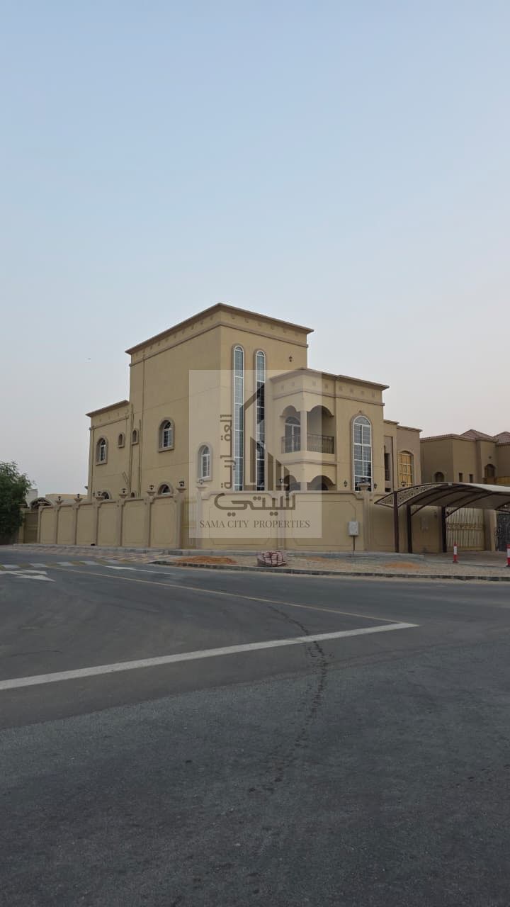 Villa for sale in Al Muwaihat 1, Ajman Freehold for all nationalities (Privately built) Land area: 5,000 sq ft Built-up area: 4,300 sq ft Corner villa on two paved streets