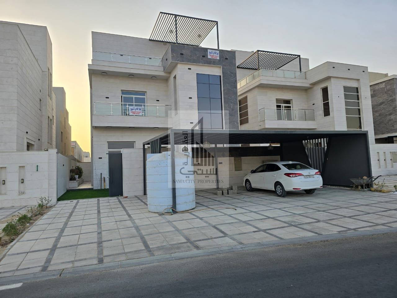Luxury villa for sale Al Helio 2 - Ajman On the main road Very close to Sheikh Mohammed Bin Zayed Road Close to Emirates Road Includes registration and ownership fees