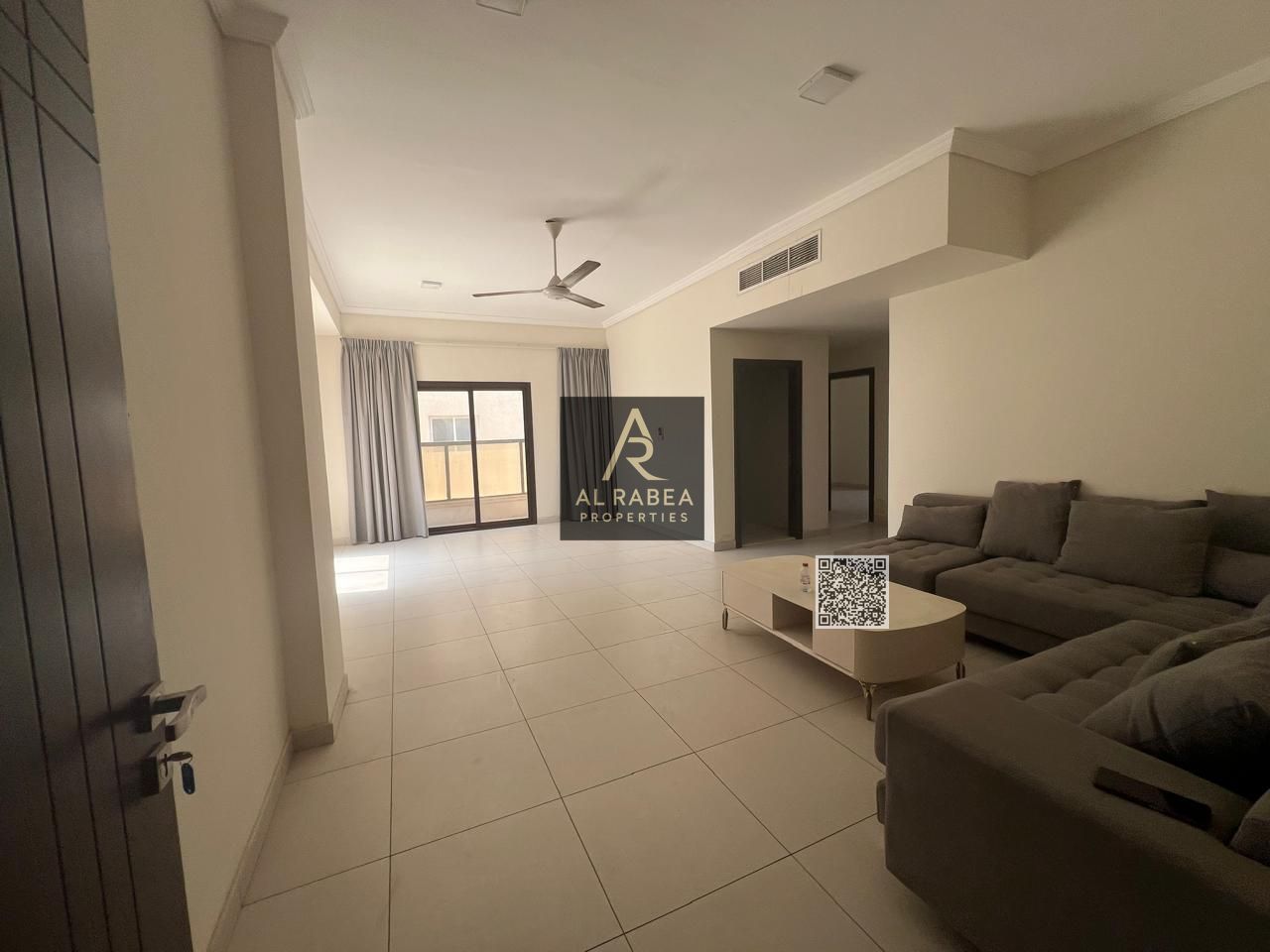Private roof-spacious areas-easy access to Dubai