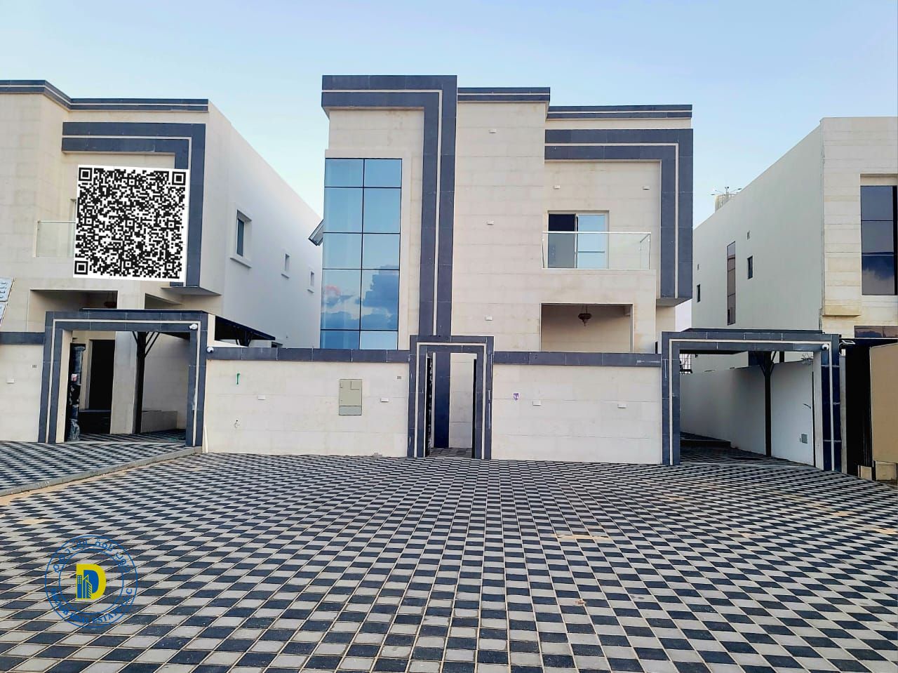 For sale in Al Zahiyah, Ajman: a 5-bedroom villa with a super deluxe, custom finish. Bank financing available. Freehold