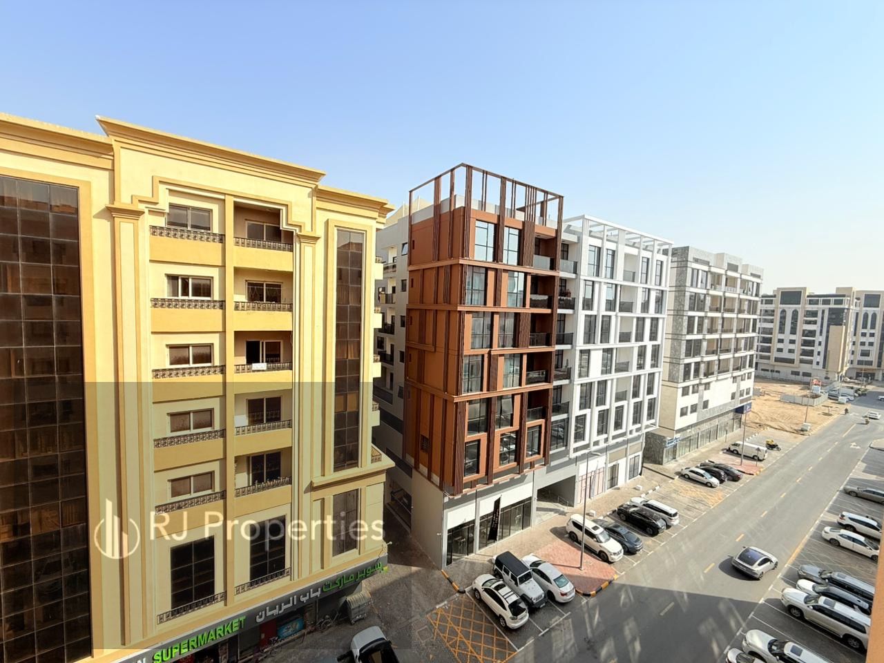 LUXURY 3BED FOR RENT WARDROBE STORE ROOM Balcony open view