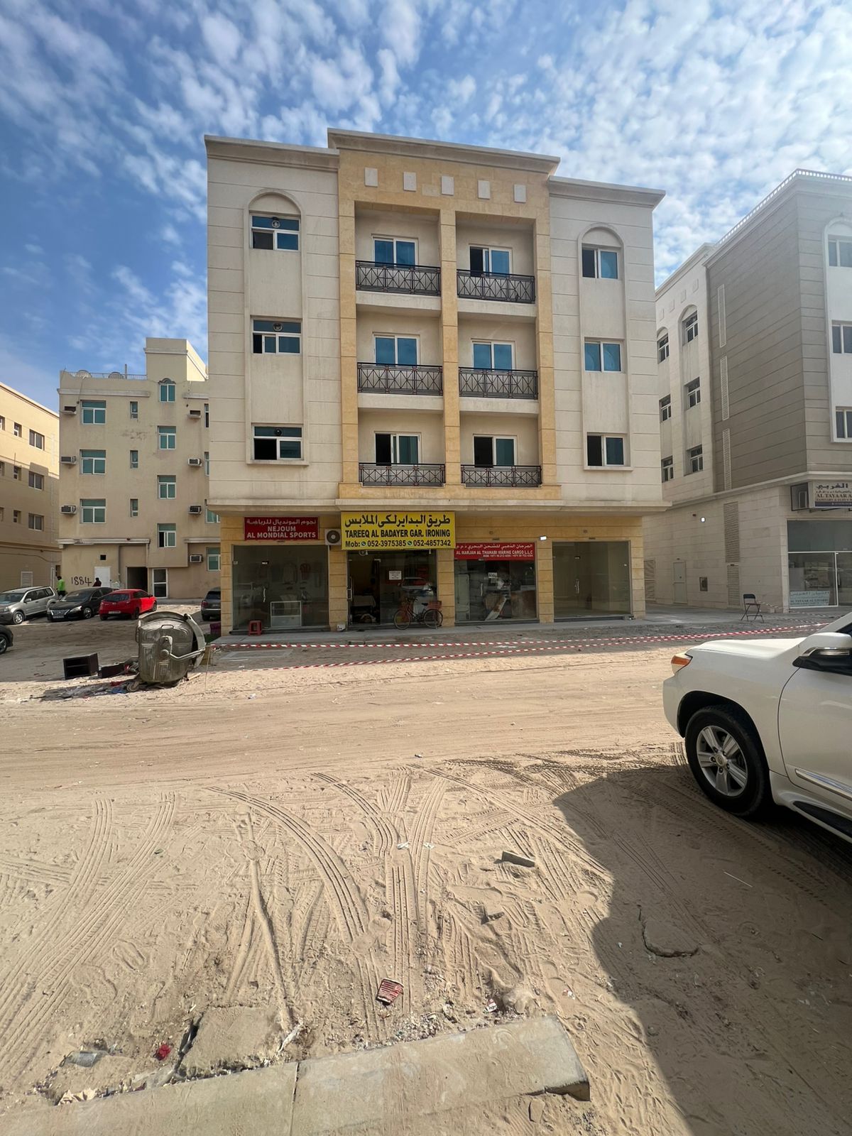 Building for sale in Muwaileh area. Land area 3000 sq ft. Consists of ground floor + 3 floors. Includes 6 rooms and a hall + 6 studios + 4 shops. T