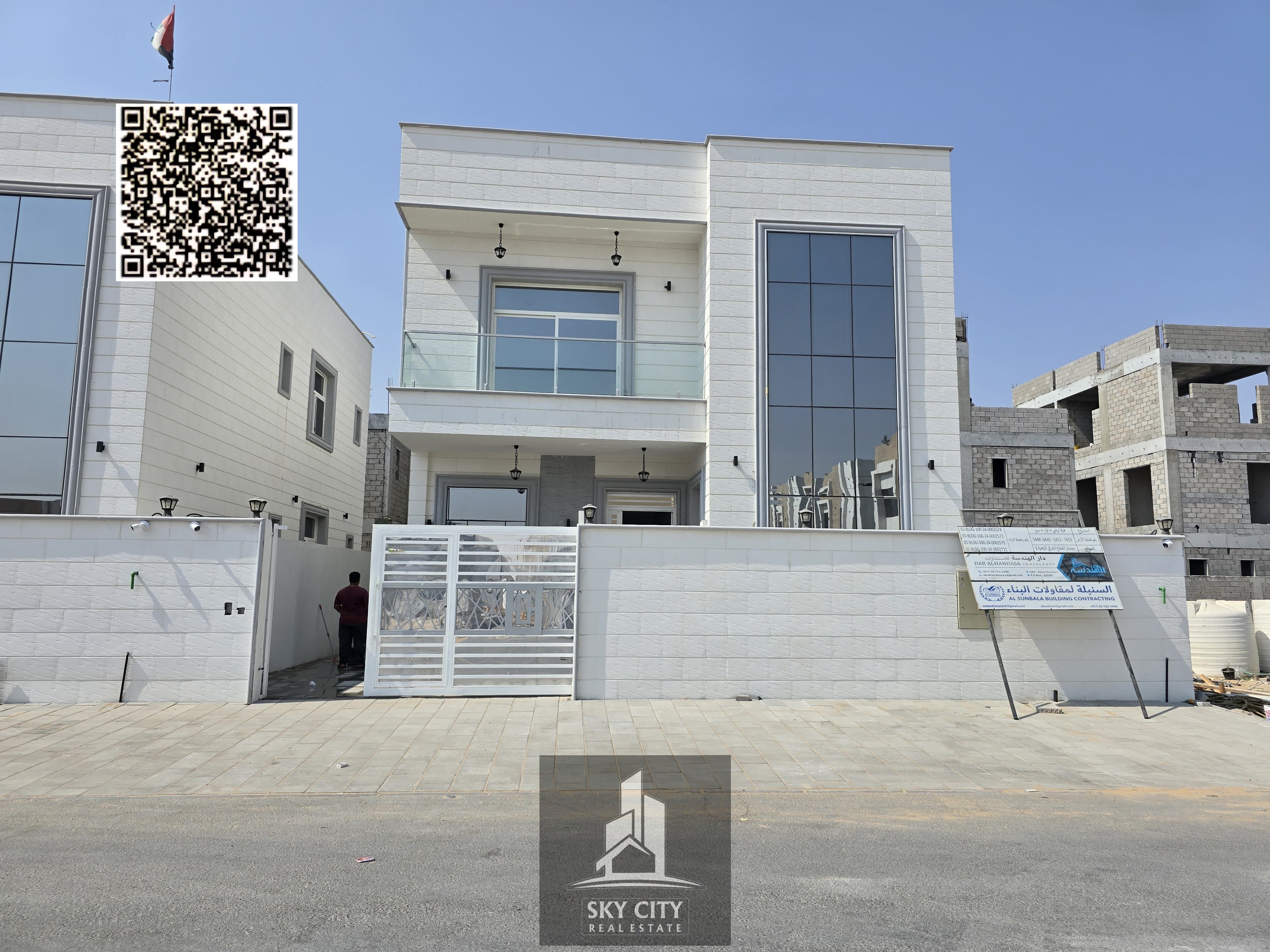 Villa for sale behind the mosque, ready to move in, with electricity, water, and air conditioning, and includes registration and ownership fees.