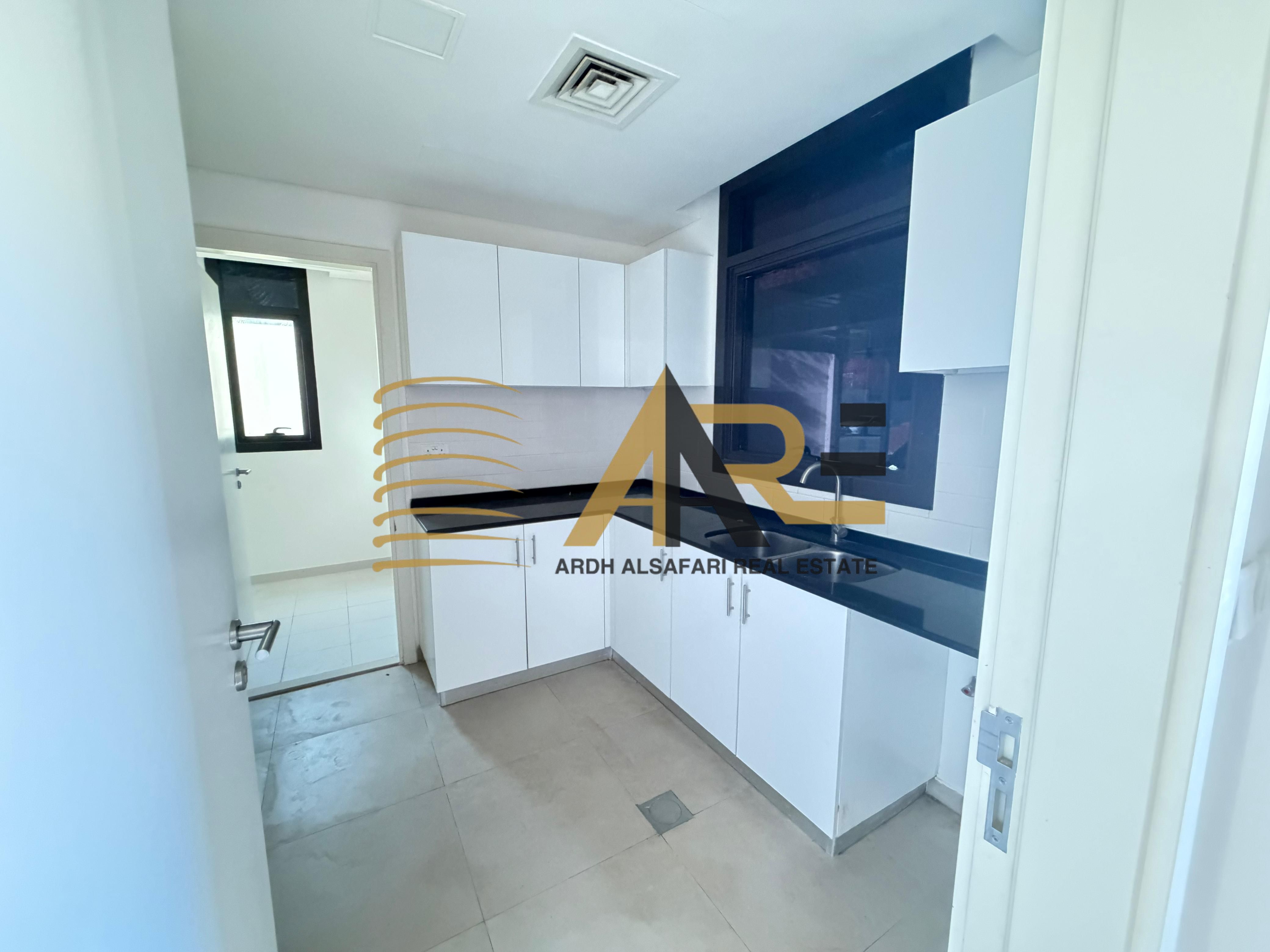 Hot Offer luxurious 3BR villa maid room Easy to Sharjah airport just 110k