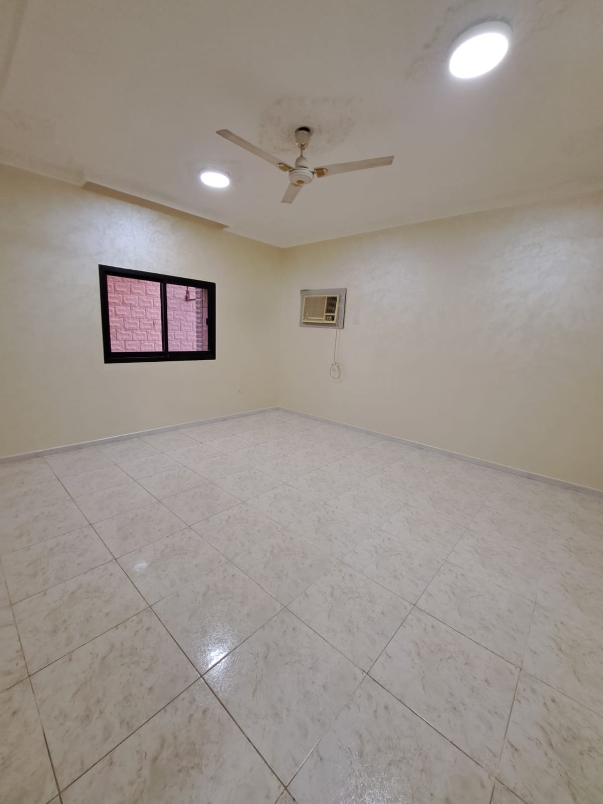Villa for rent Sharjah Qarayen Prime location