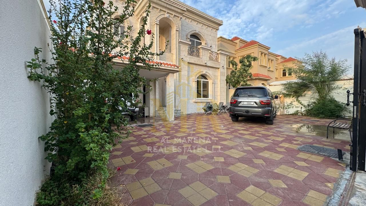 A luxurious, modern villa, 5,000 sq ft, with a garden. The price includes water, electricity, air conditioning, and furnishings, and is negotiable.