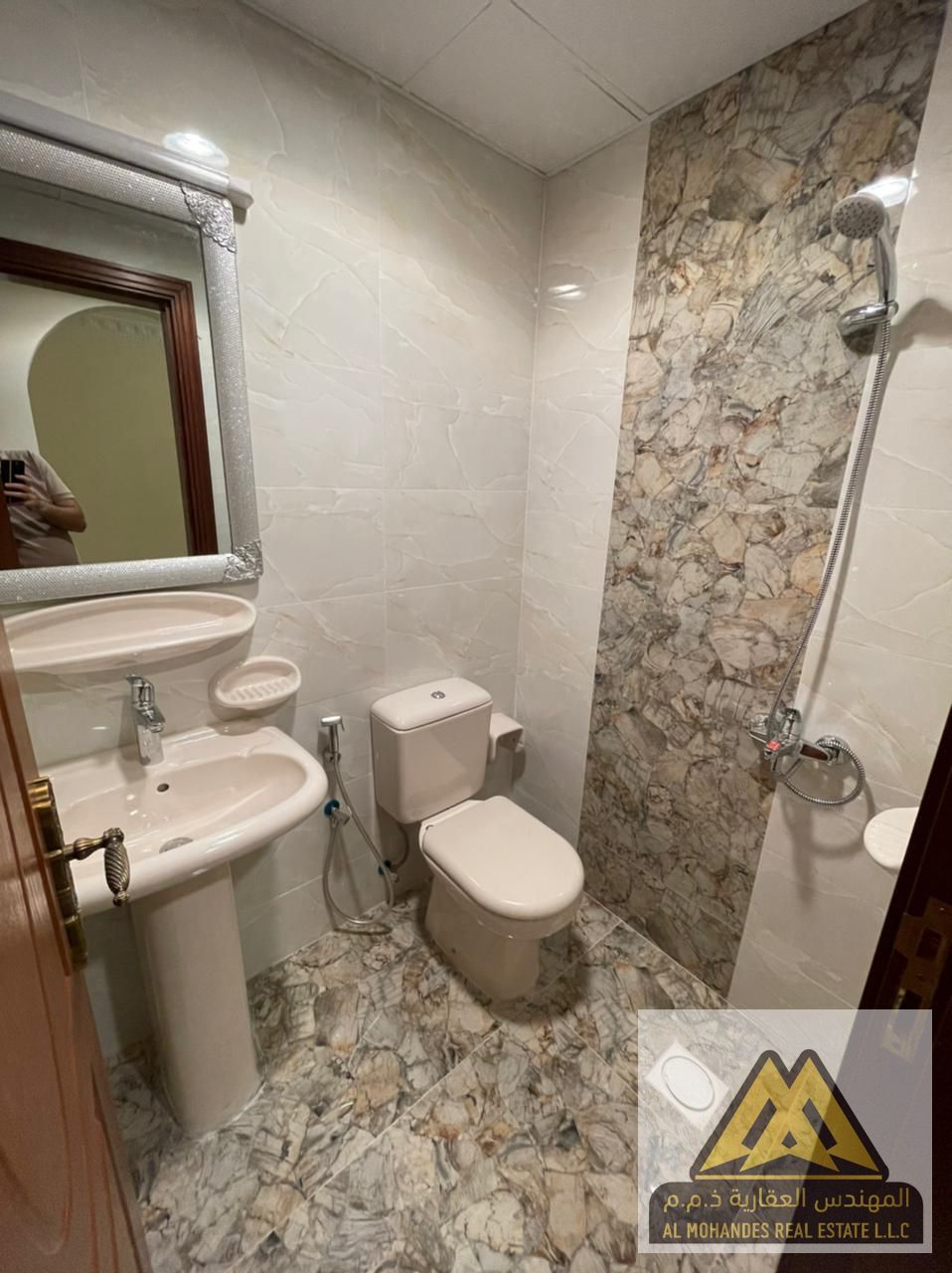 High-end finishing | Central air conditioning | Very clean building | Prime location | Balcony