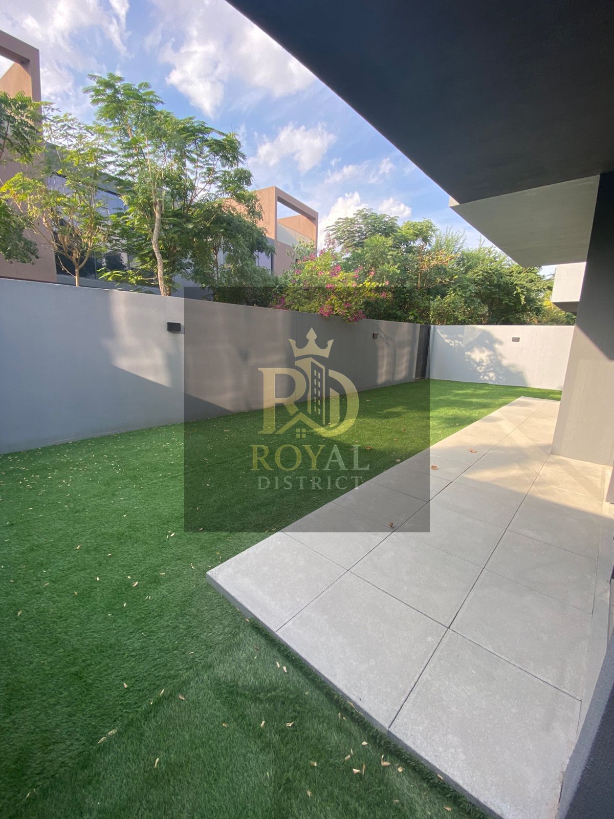 Standalone + Majlis + Maid’s Room – Close to Amenities – Freehold