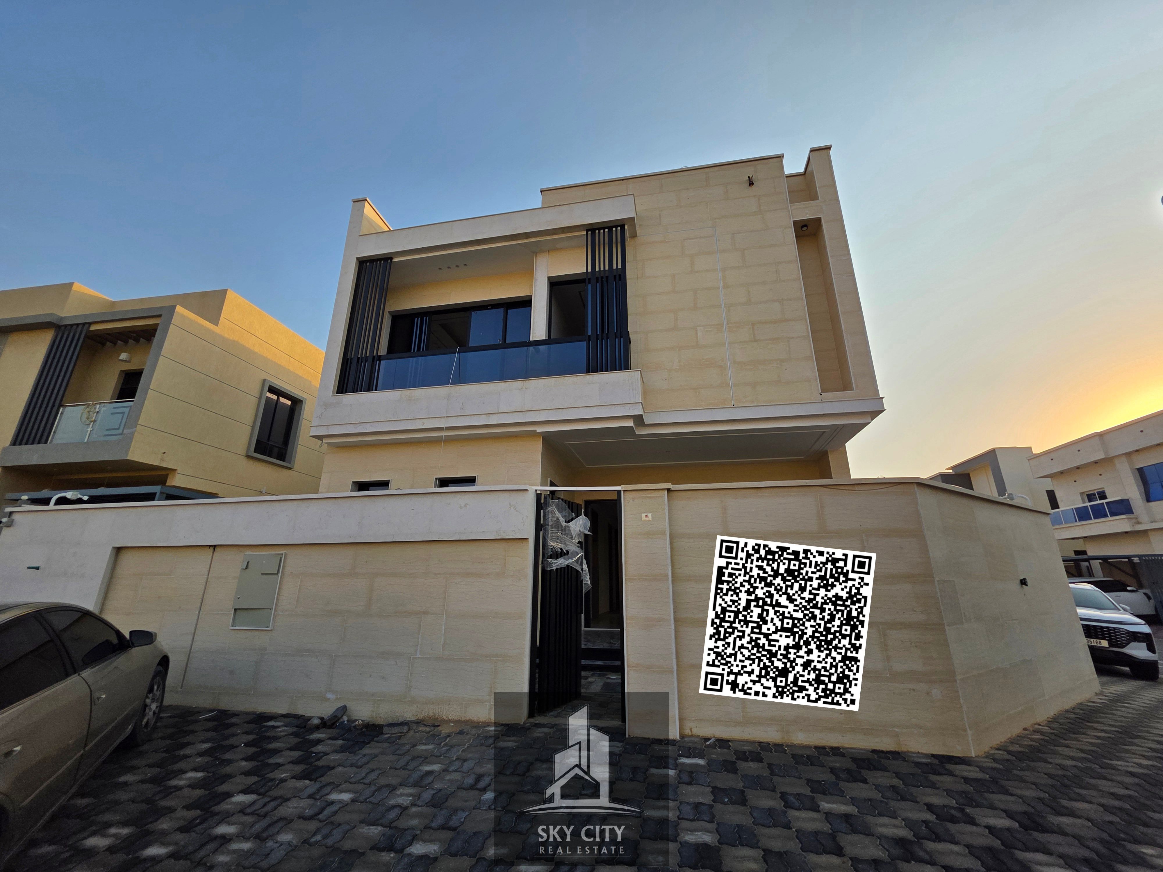Corner of 2 streets front monsters rear monsters 4 rooms Master, council and 2 lounges