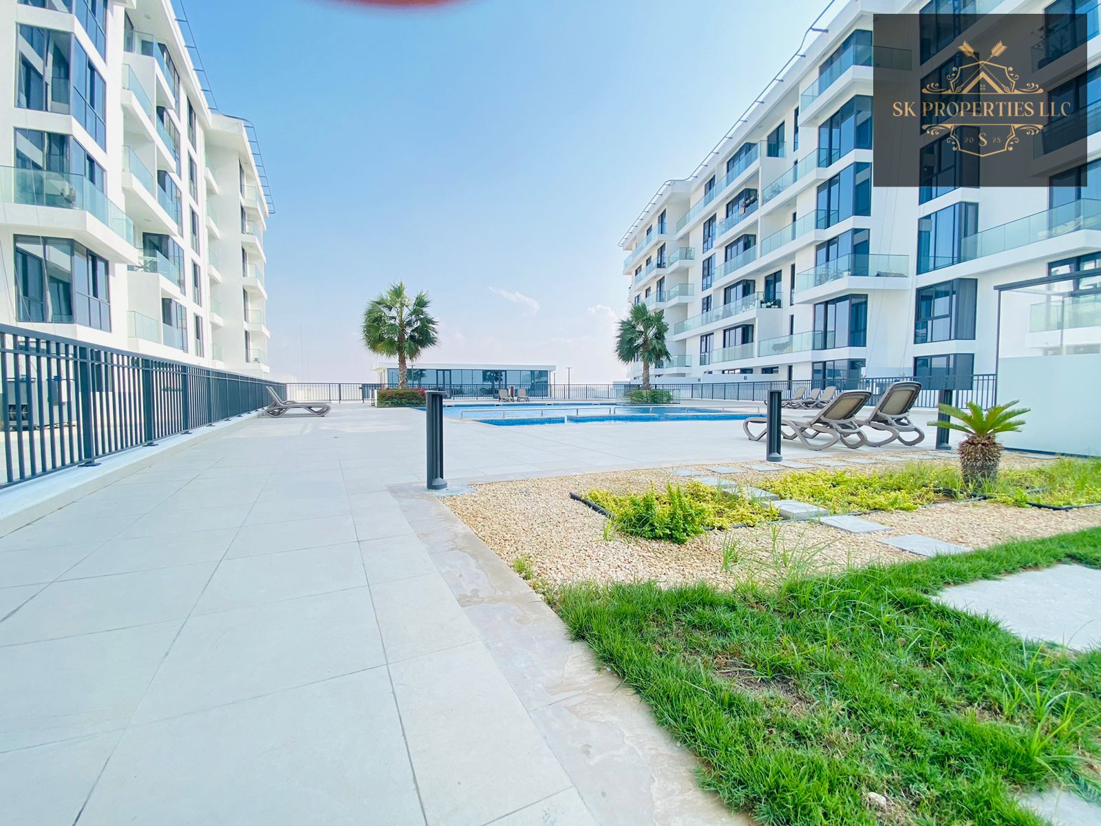 LAVISH 1 BHK AVAILABLE | LUXURY LIFE STYLE | WITH AMENITIES AVAILABLE