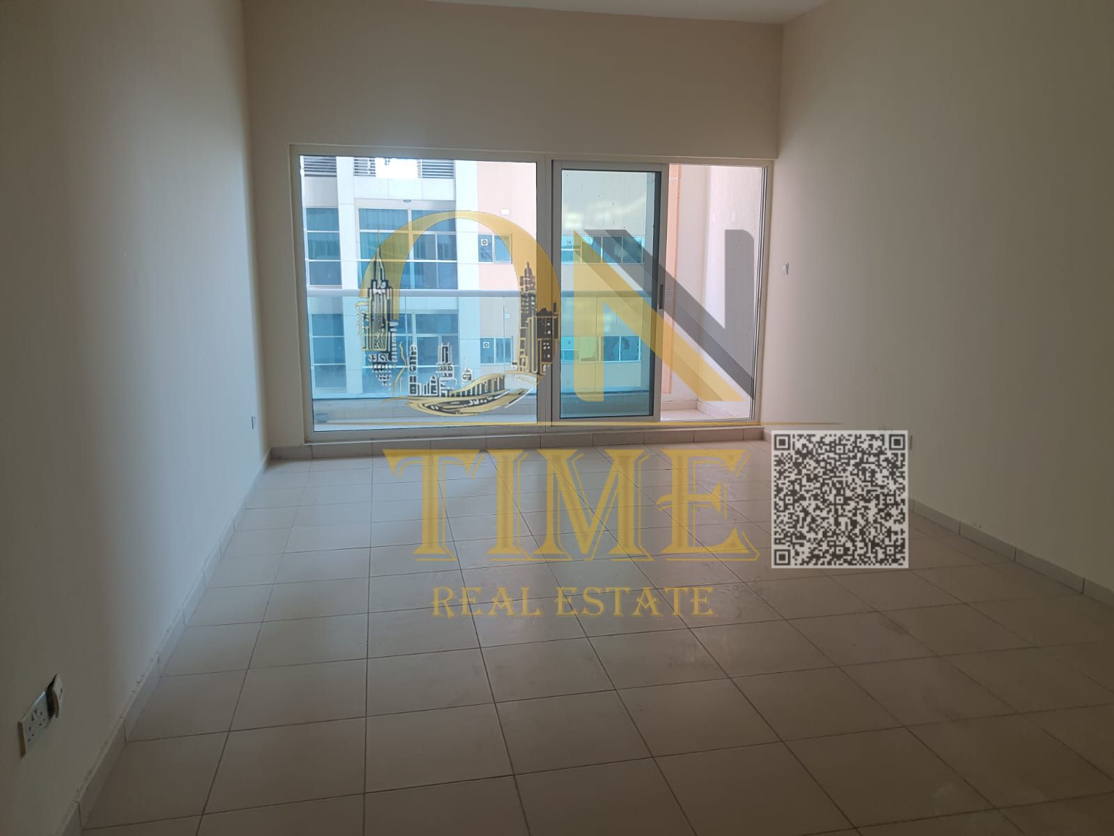 Close to the Corniche / Large area / Service area