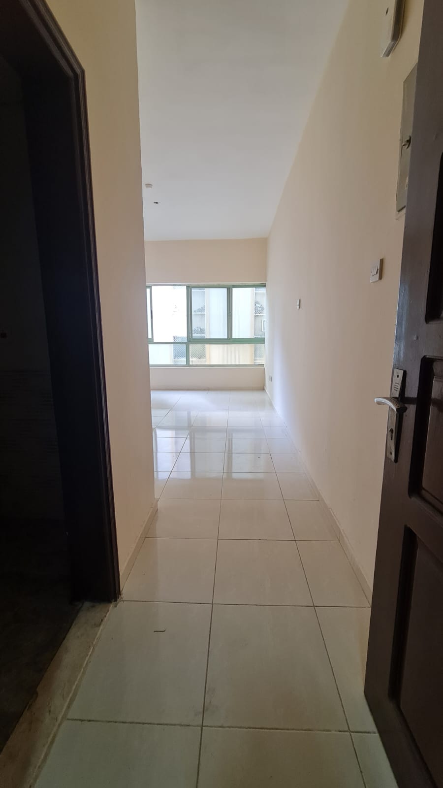 Exclusive offer: 1 bedroom apartment in Al Shuwaiheen, Sharjah, suitable for a small family, near Rolla Station and all services, only 24,000.