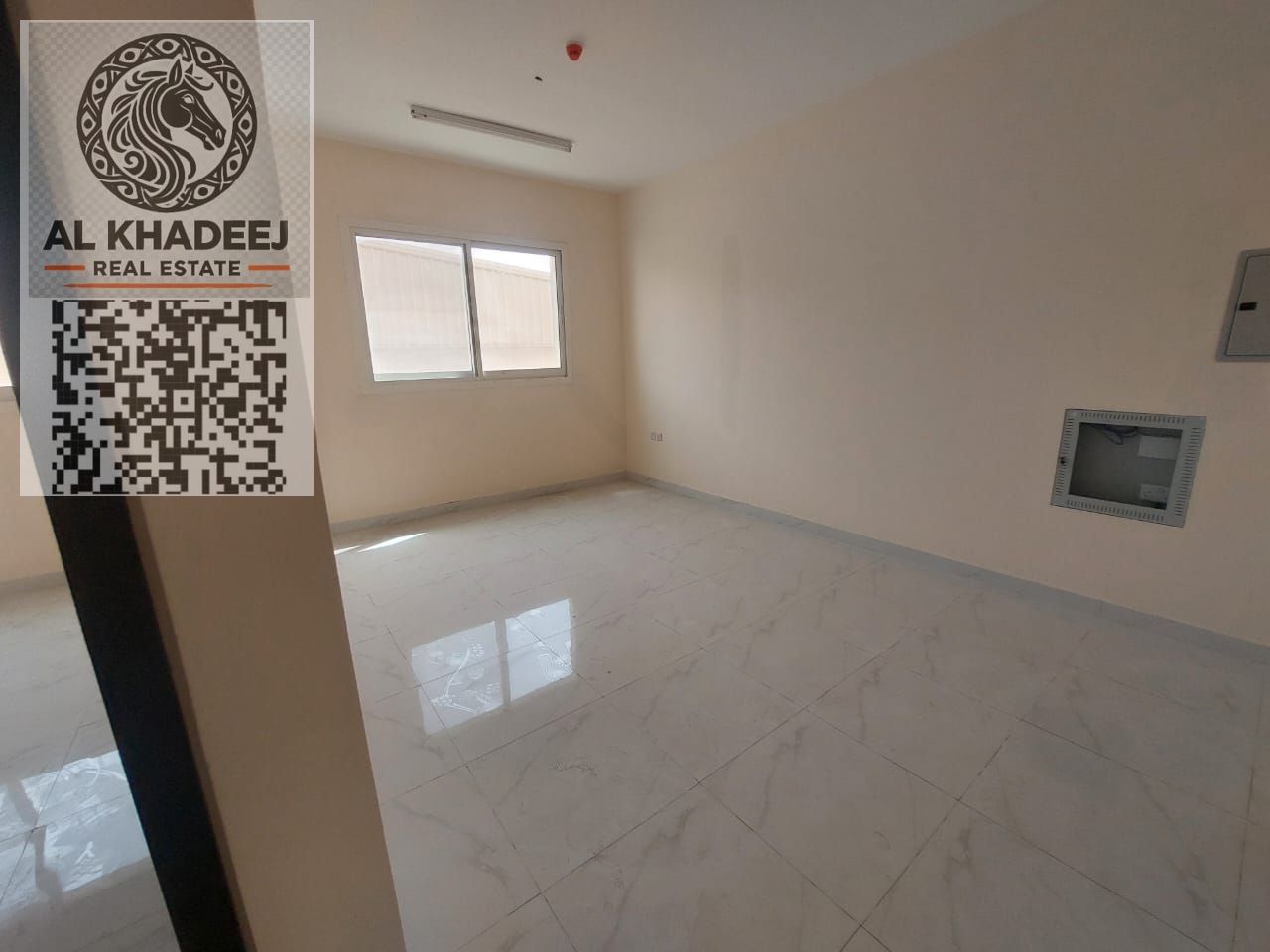 Office for rent in Al Jurf 3, Ajman. One room, hall, bathroom, and kitchen. For office use only. Annual rent AED 26,000 in 4 payments, with 5% refunda