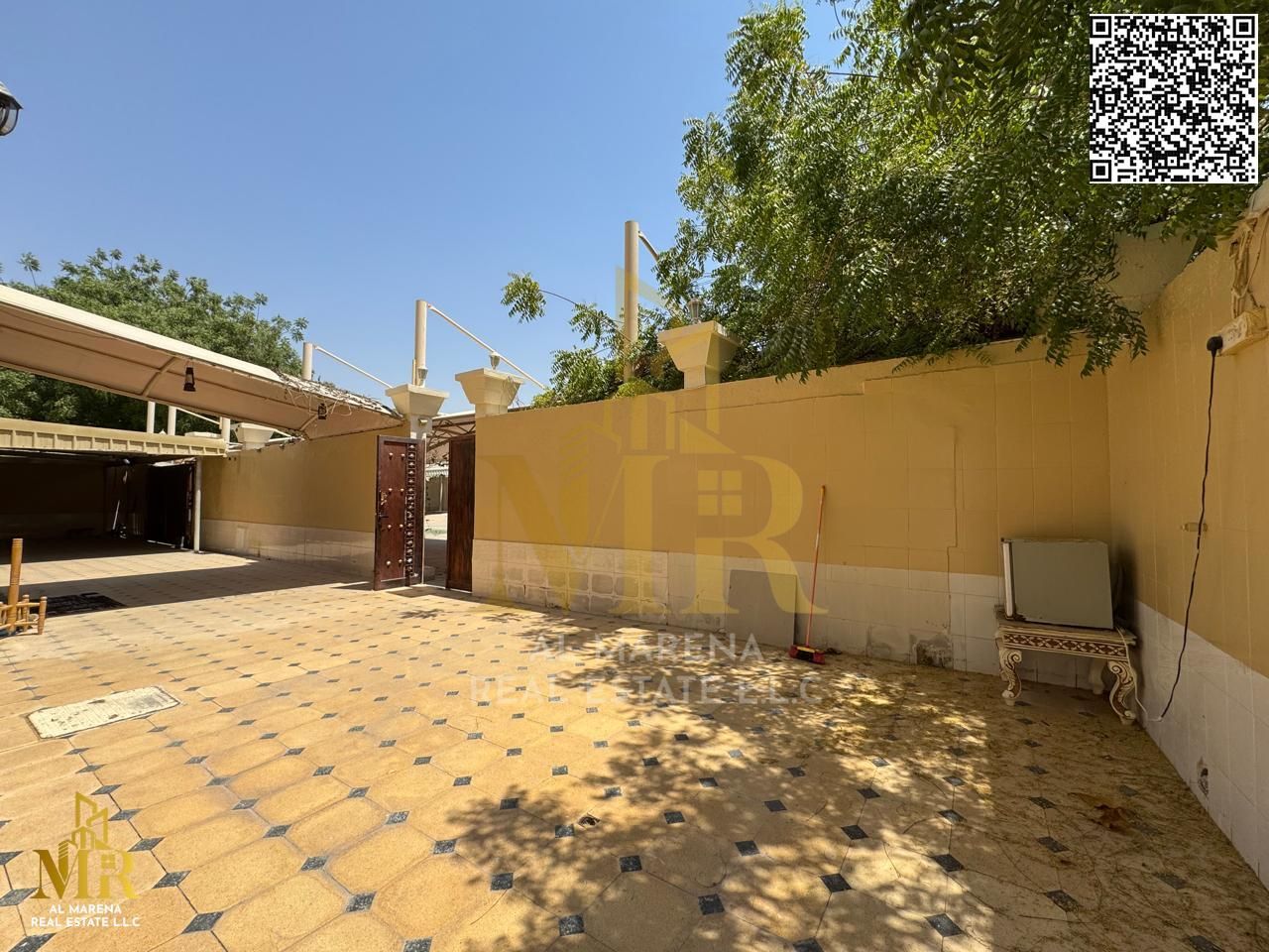 Villa behind Al Hamidiya Police Station and mosque, 6,500 sq ft, 11 master bedrooms, luxurious design, amazing price includes electricity, water, and