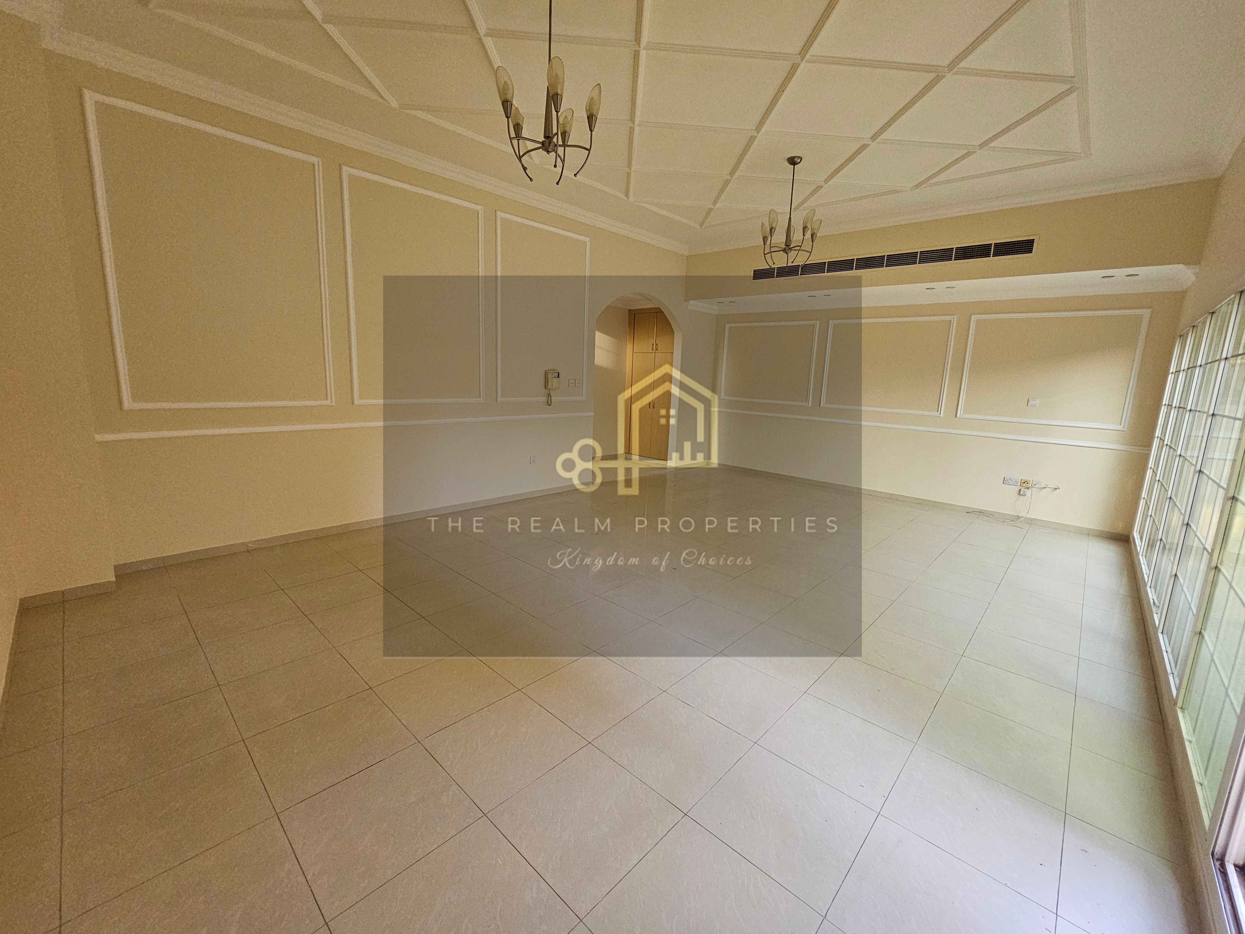 CORNER 4BR-PRIVATE BACKYARD- VILLA