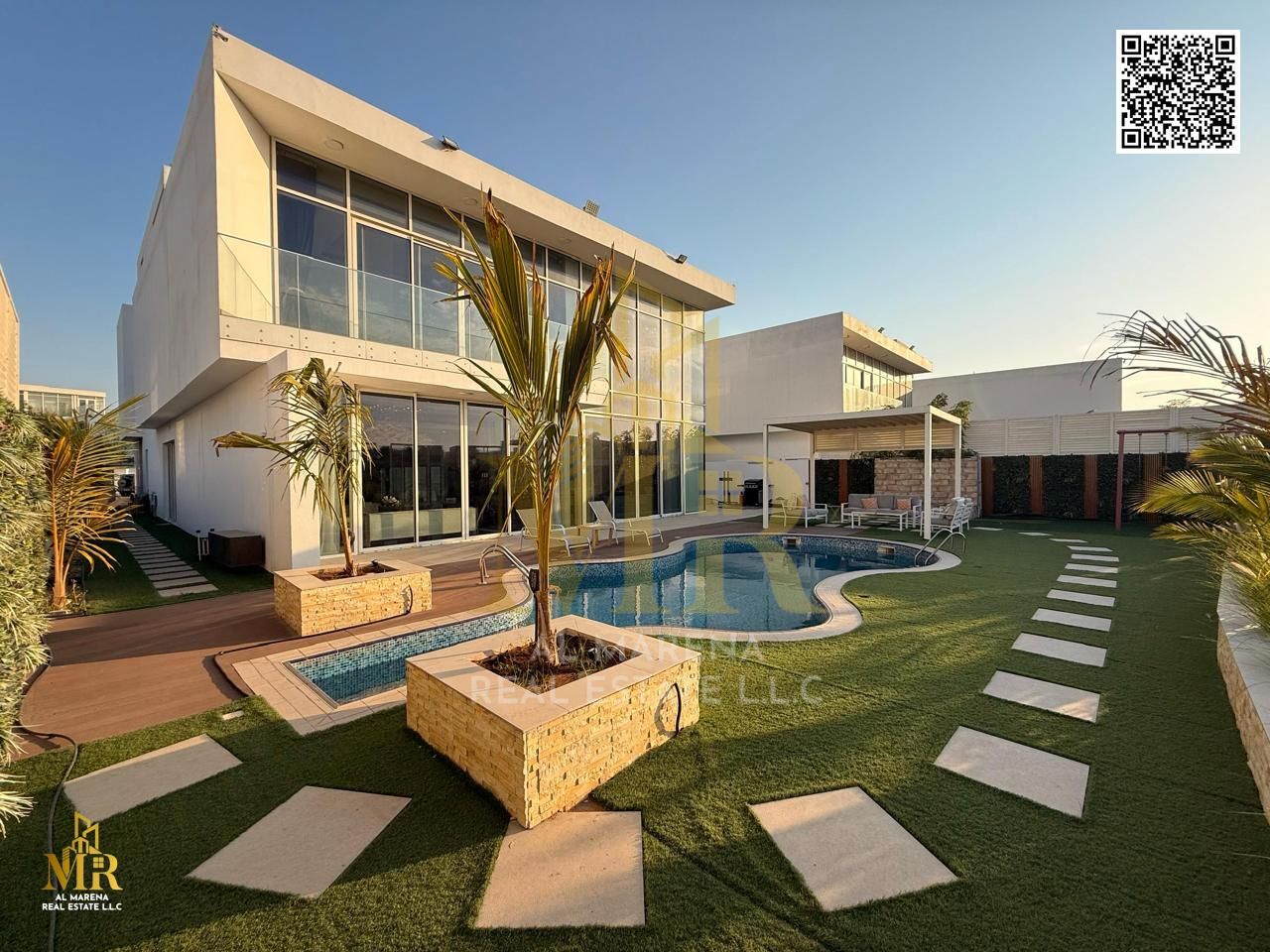 Villa with stunning golf view, 10,500 sq ft, two floors and roof, 6 master bedrooms, luxurious design, price includes electricity, water, and AC