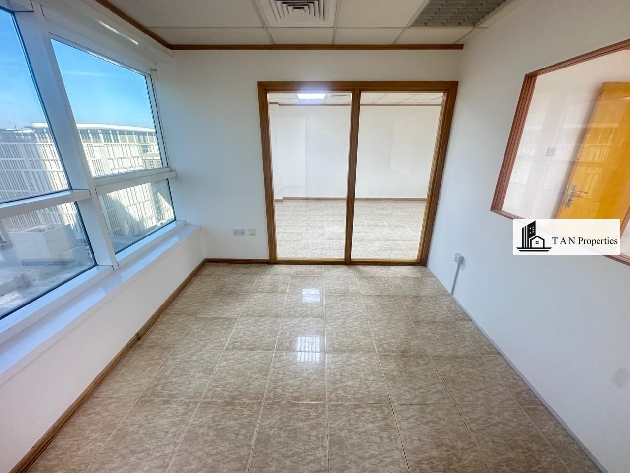 STUNNING INDEPENDENT OFFICE WITH PARTITIONS INSIDE PENTRY AND BATHROOM ||READY TO MOVE