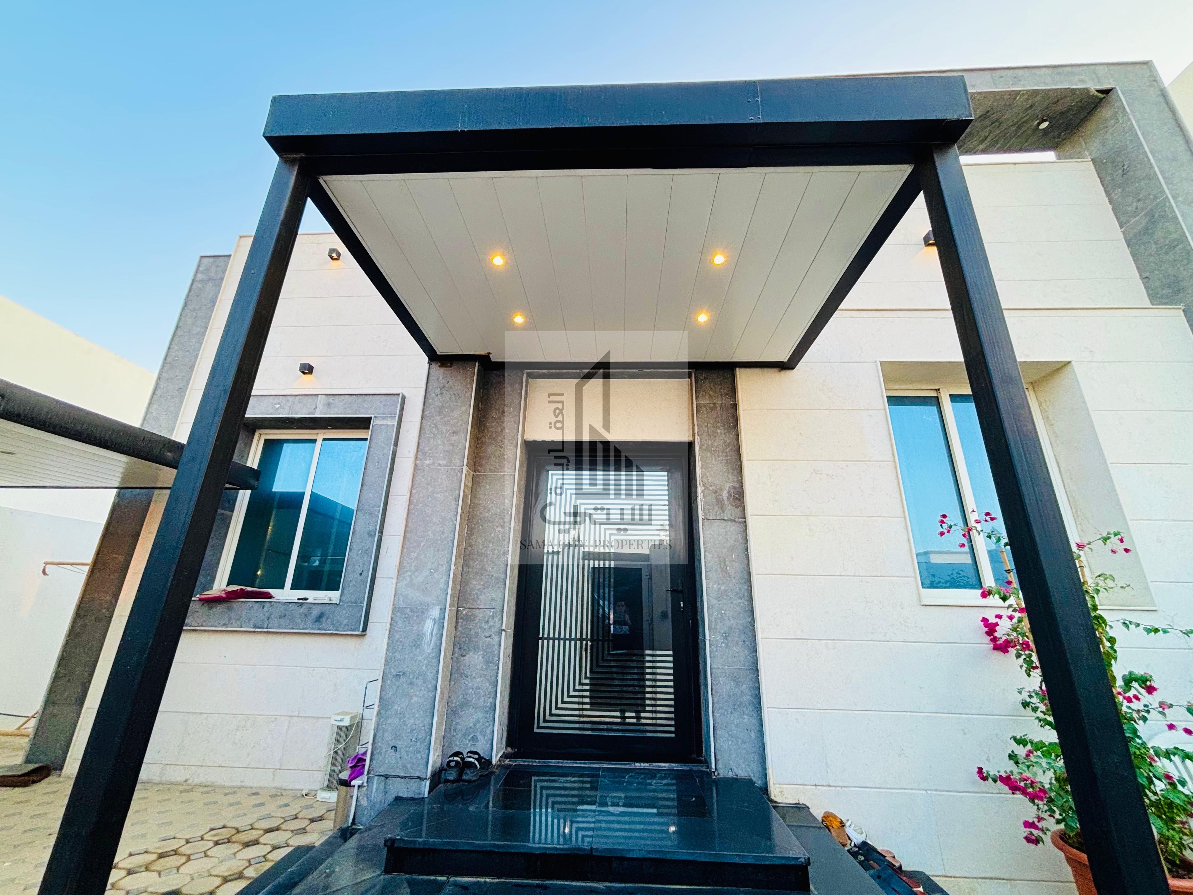 A very clean and well-maintained ground-floor villa in Al-Haliyo 2, excellent location, just one minute from Sheikh Zayed Road, close to Emirates Road and the mosque. It consists of 3 bedrooms, a living room, a maid's room, and a sitting area in the court