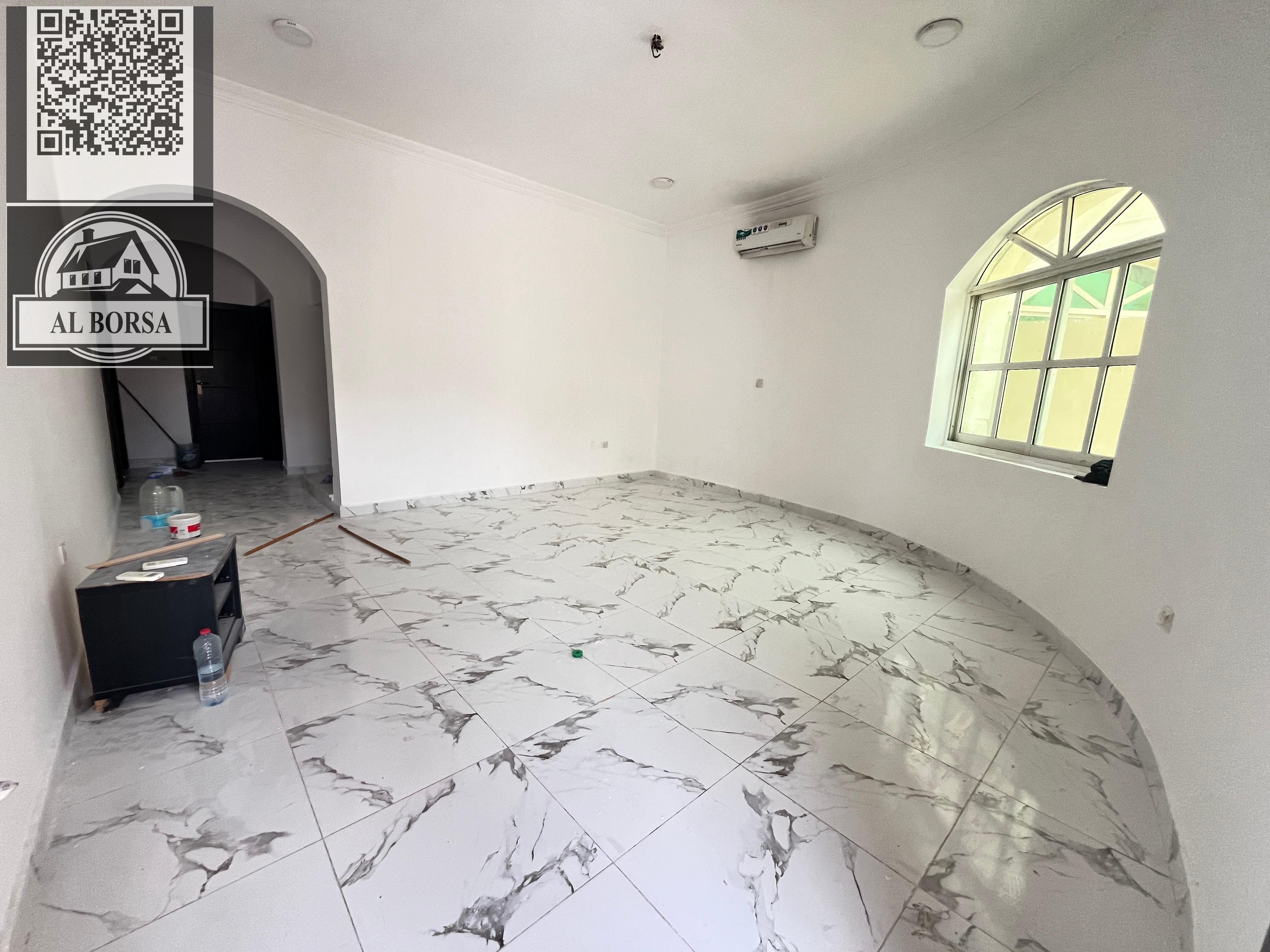 For rent a villa in Al MOAIHAT 3 in Ajman, 5 master bedrooms, a majlis, a hall, a maid's room, and a store