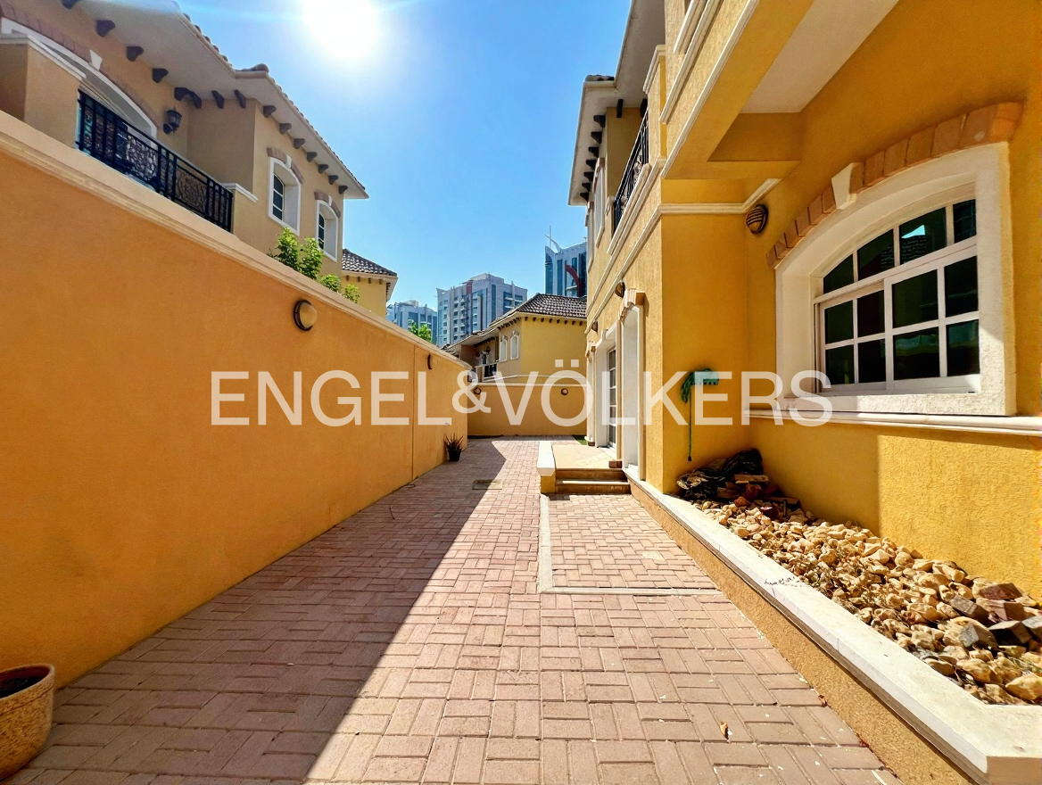 Large Plot | Vacant | Rare To Market