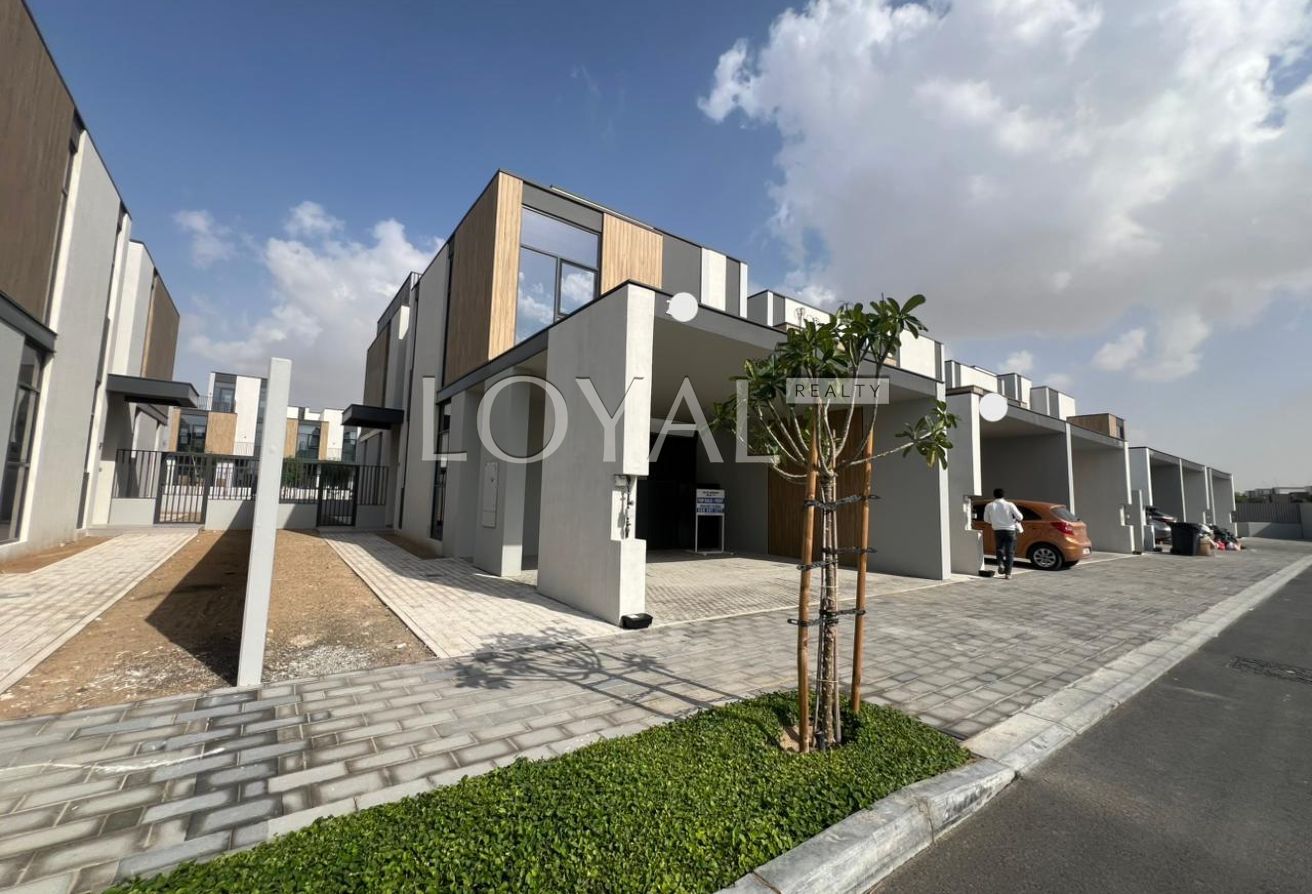 Big Plot | G+2 | Direct Access to the Park