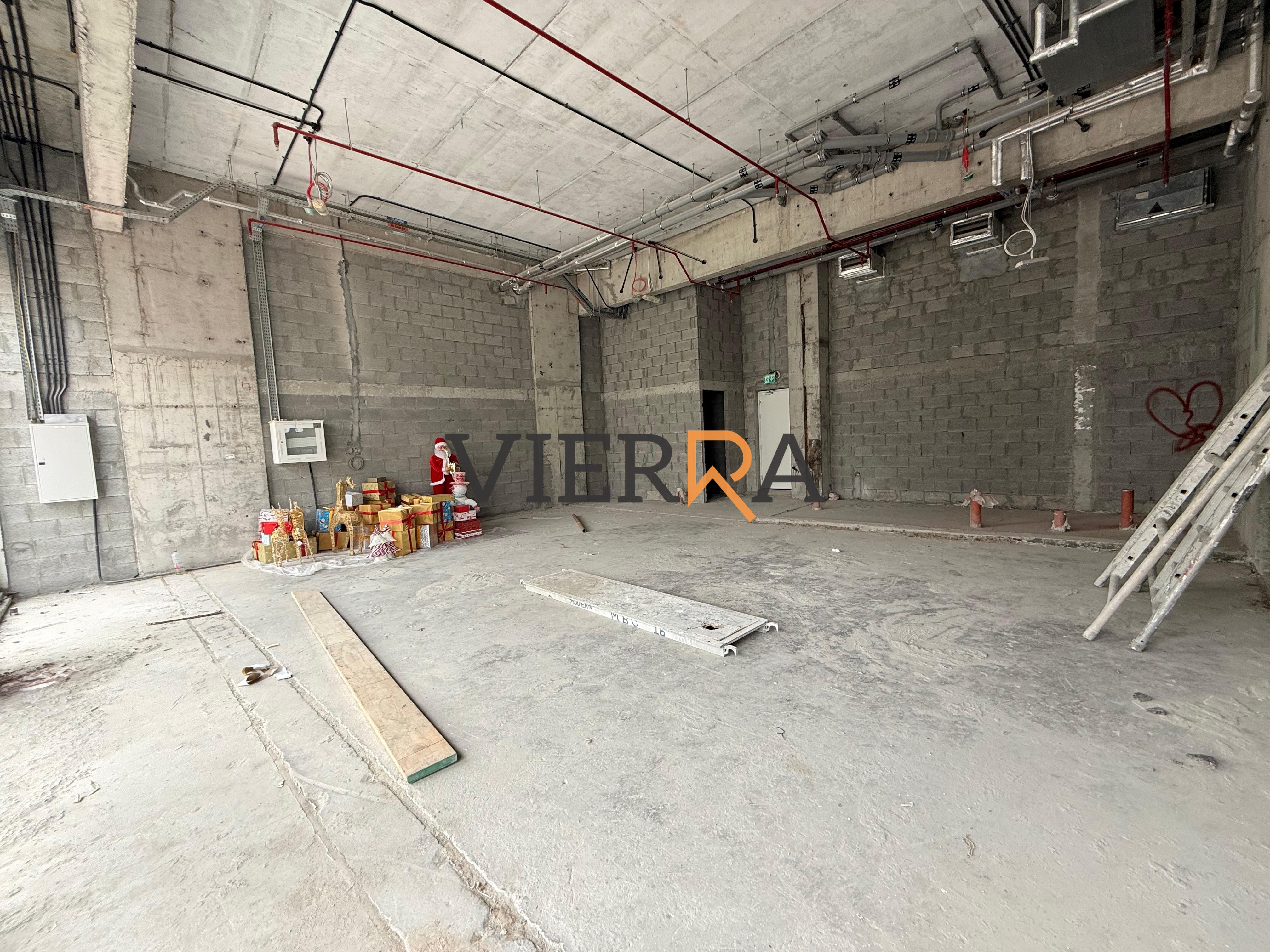 Spacious Shop I Shell & Core I Huge Foot Fall