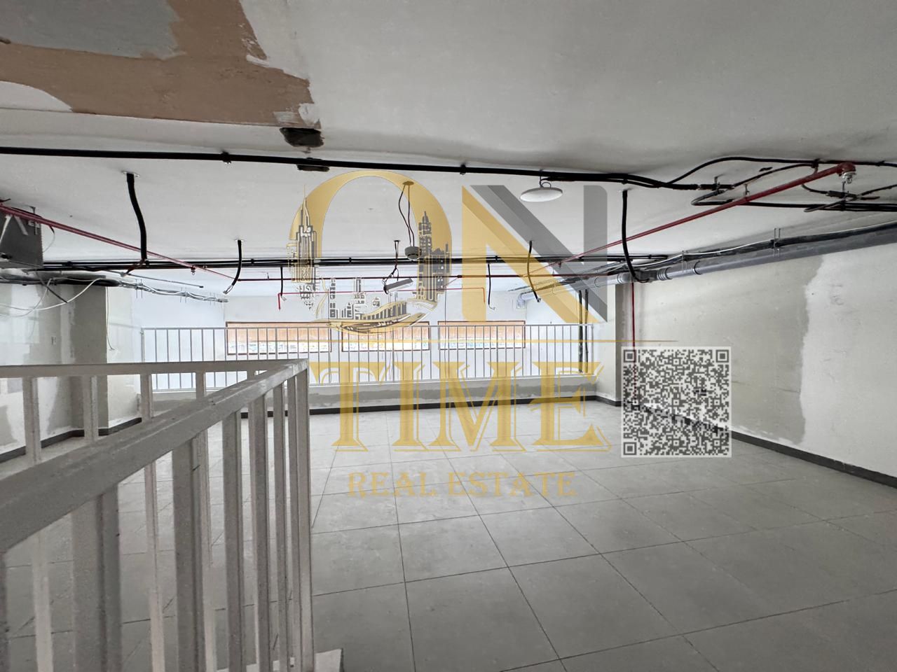 A prime investment opportunity in a strategic location, brand-new unit ideal for establishing or expanding a brand with strong visibility and high foo