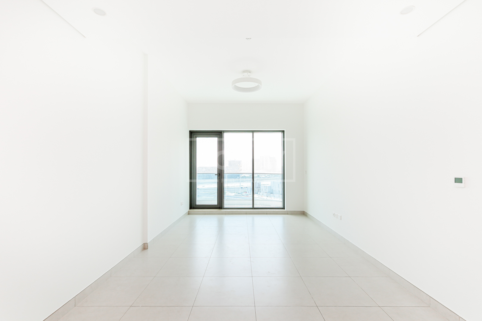 Vacant| Closed Kitchen| Large Layout |2 Balconies