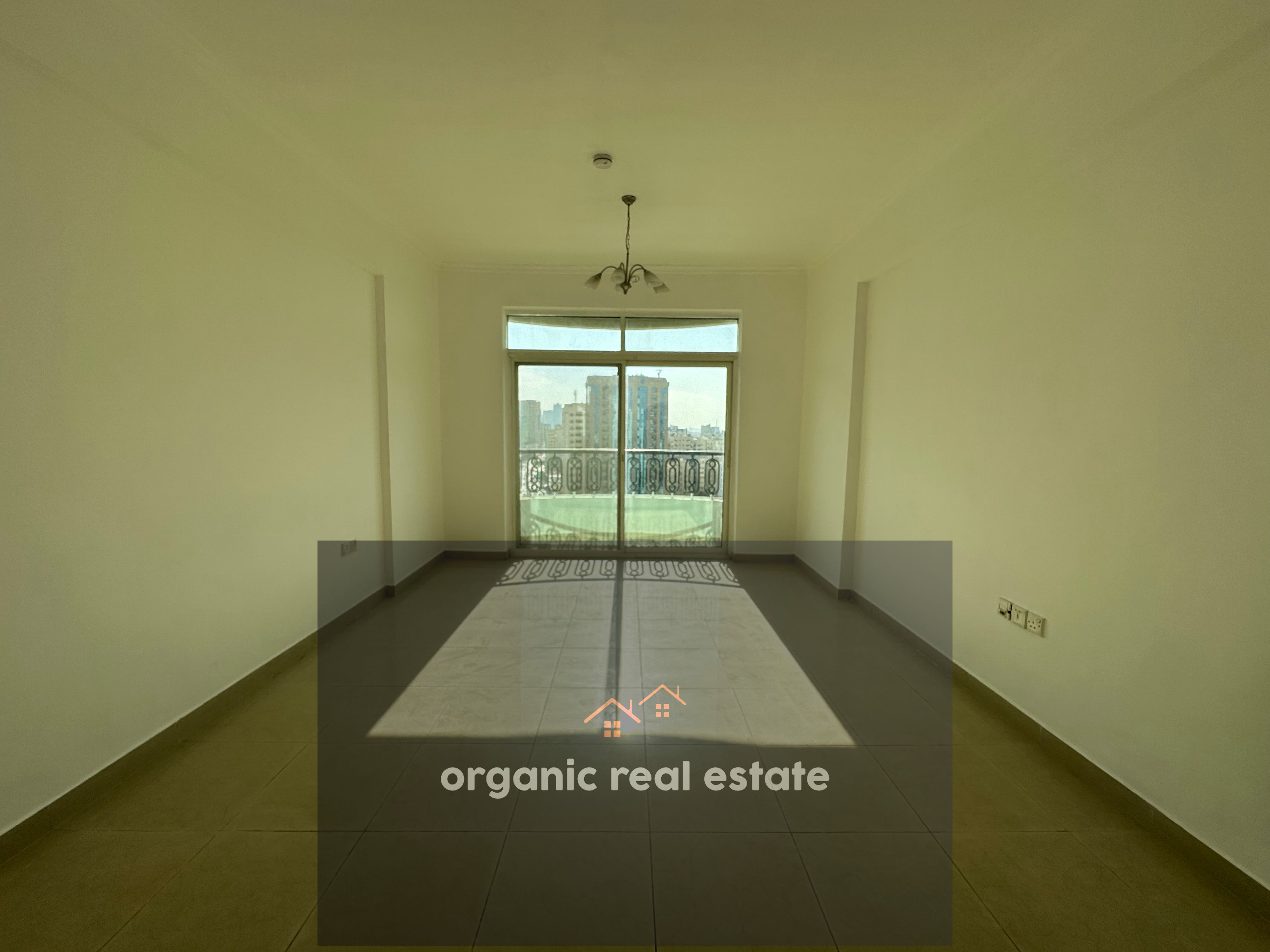 Spacious 1bedroom with balcony + wardrobe