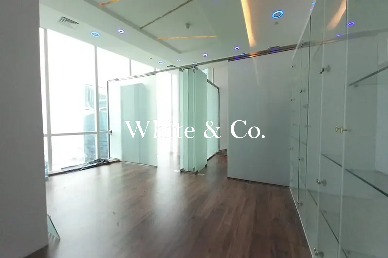 HIGH FLOOR | FURNISHED | CANAL VIEW