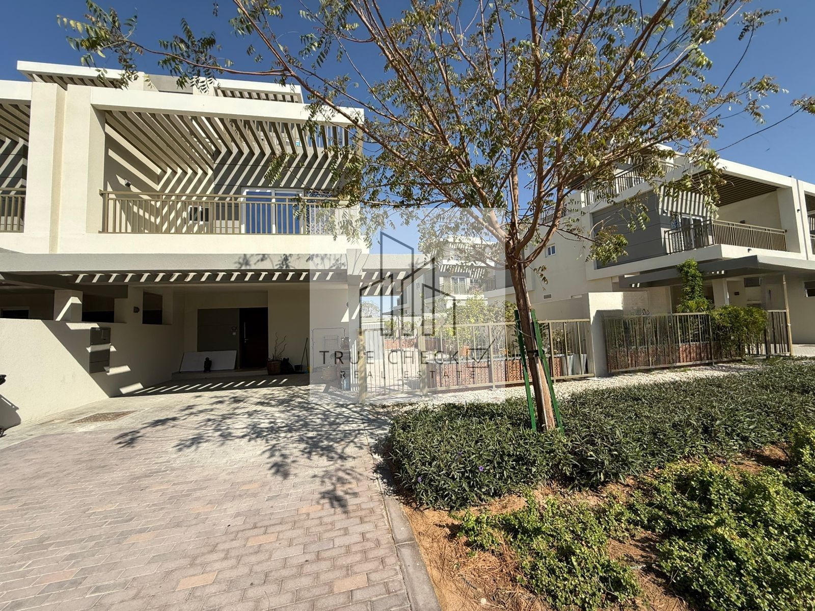 3BEDROOM + ROOF TOP ACCESS | Un-Furnished | G+2
