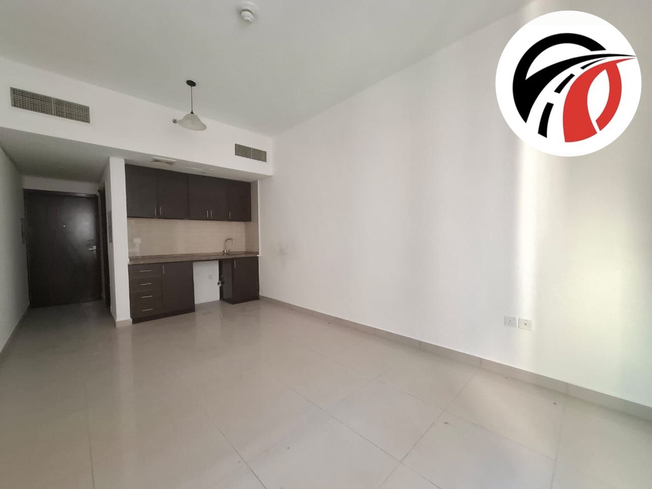 Studio Available For Rent with Full Facilities Near To Bus Stop