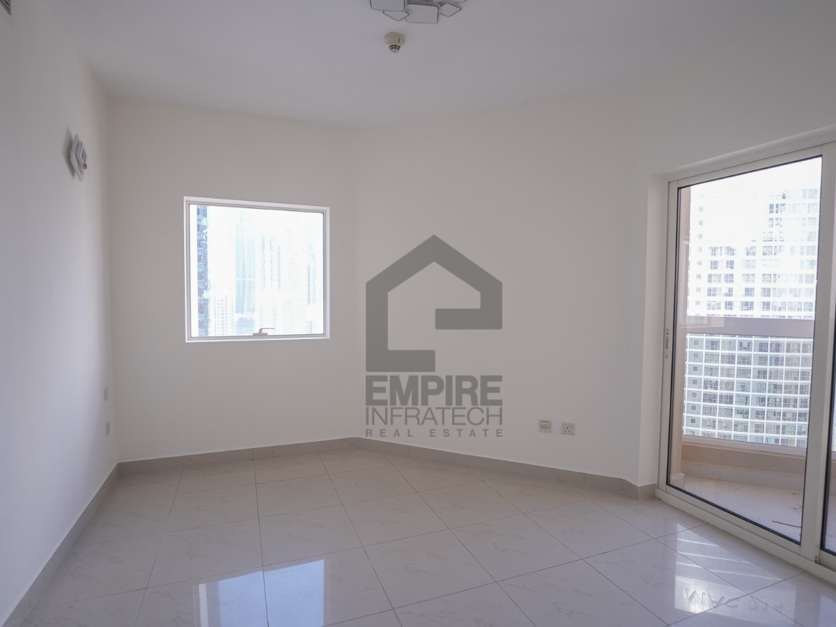 Vacant | Multiple Cheques | Renovated | Lake View