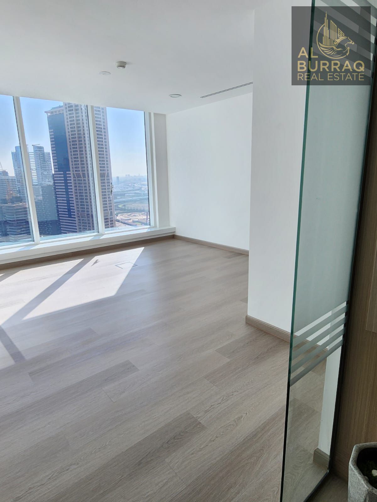 Fully Fitted Office for Rent | Full Lake View | 4 Parkings