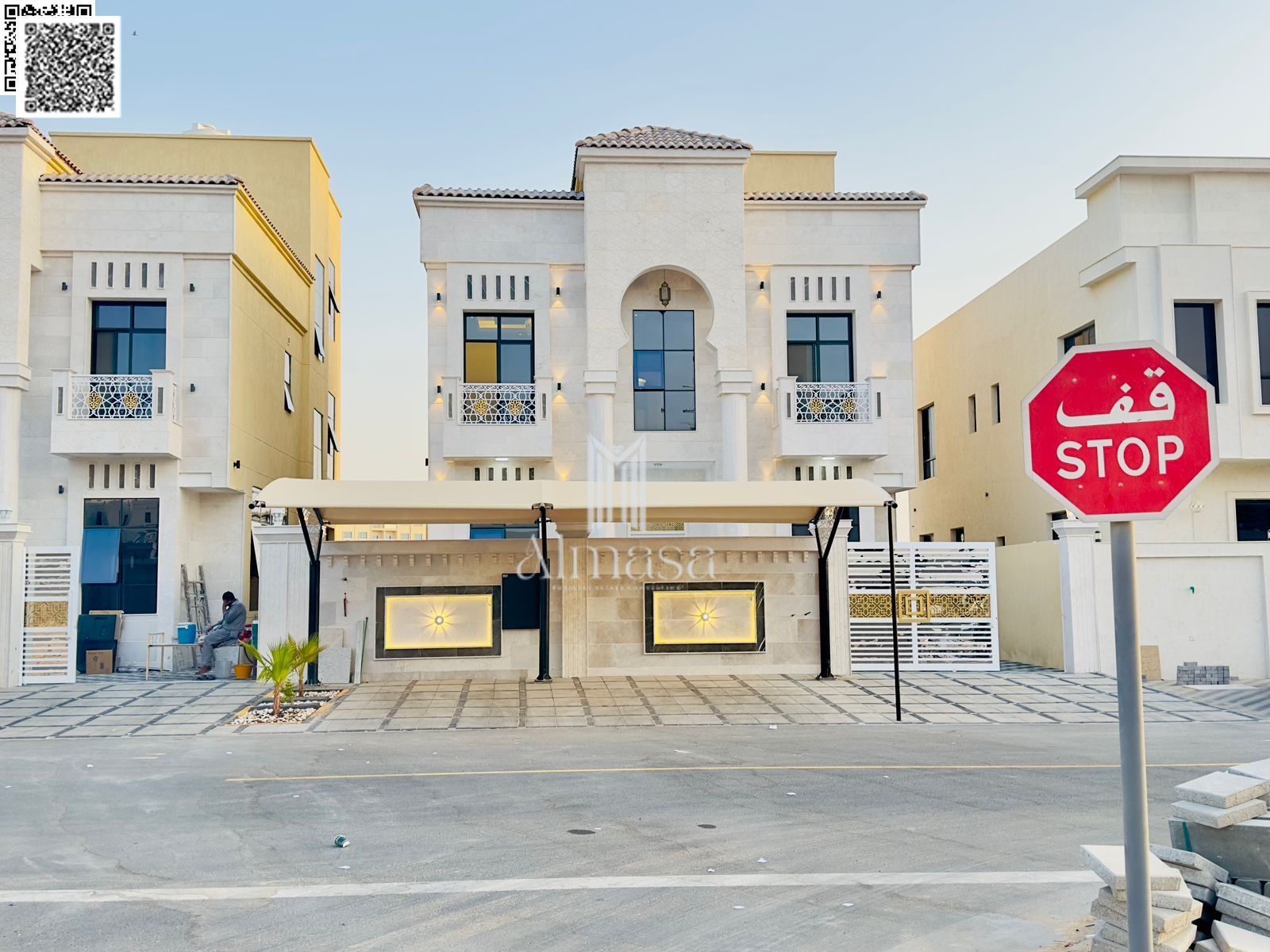 Luxury classic villa – 6 bedrooms – Al Amrah area. Elegant design – spacious areas – suitable for large families.