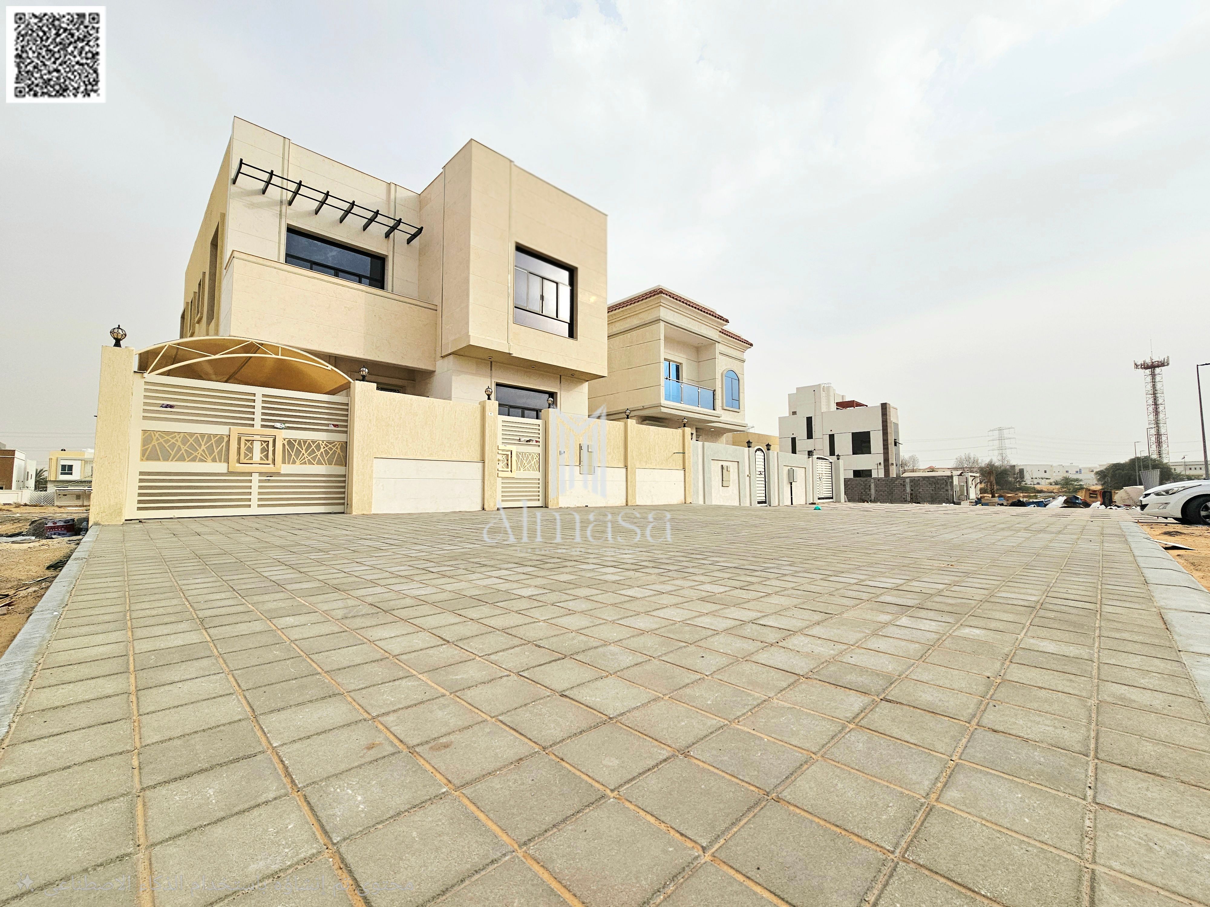 Modern villa with 5 bedrooms at an attractive price. 25 meters of frontage in front of the villa.