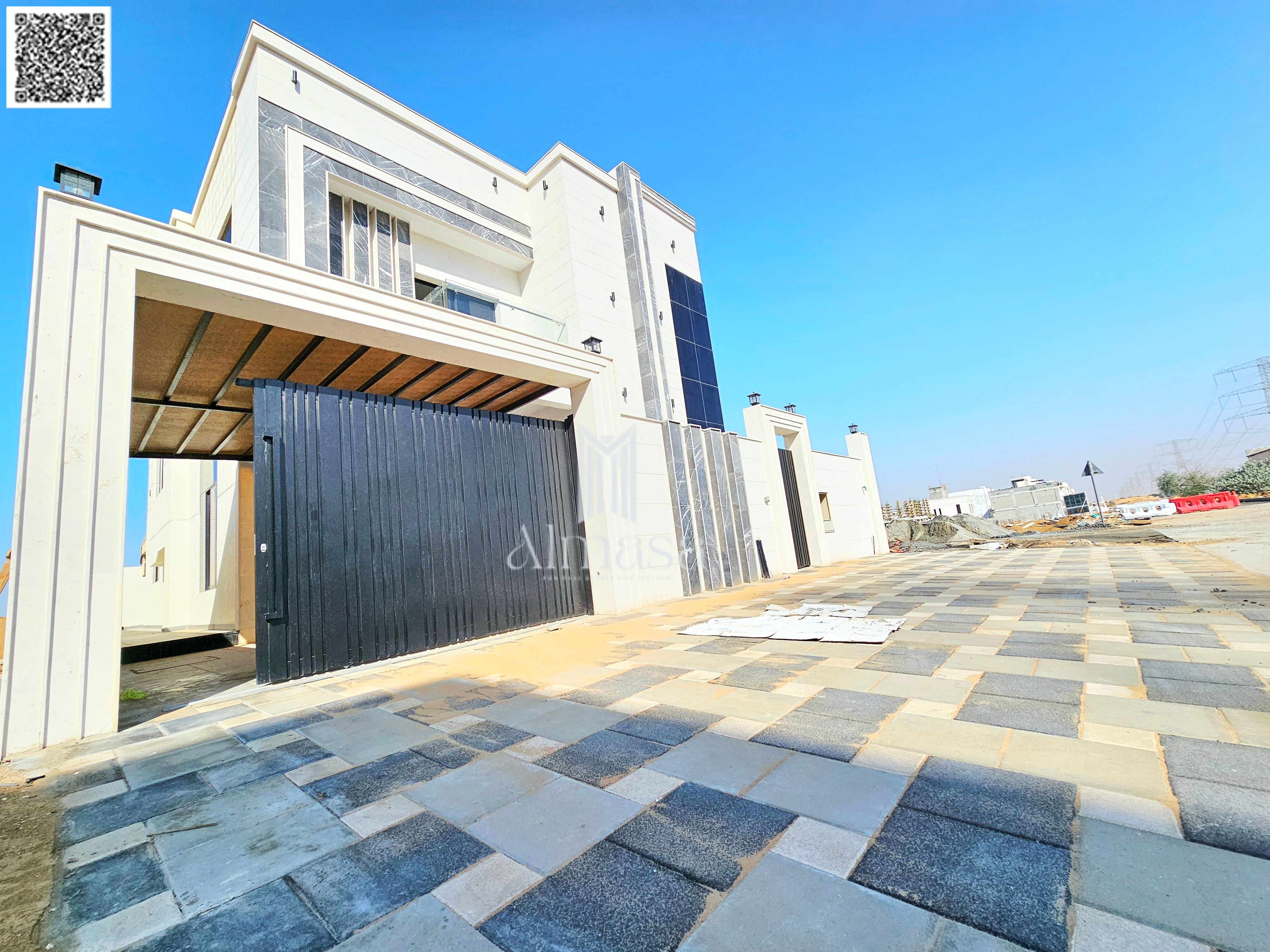 Modern villa with stone facade, custom finishing, 5 rooms, registration fees included.