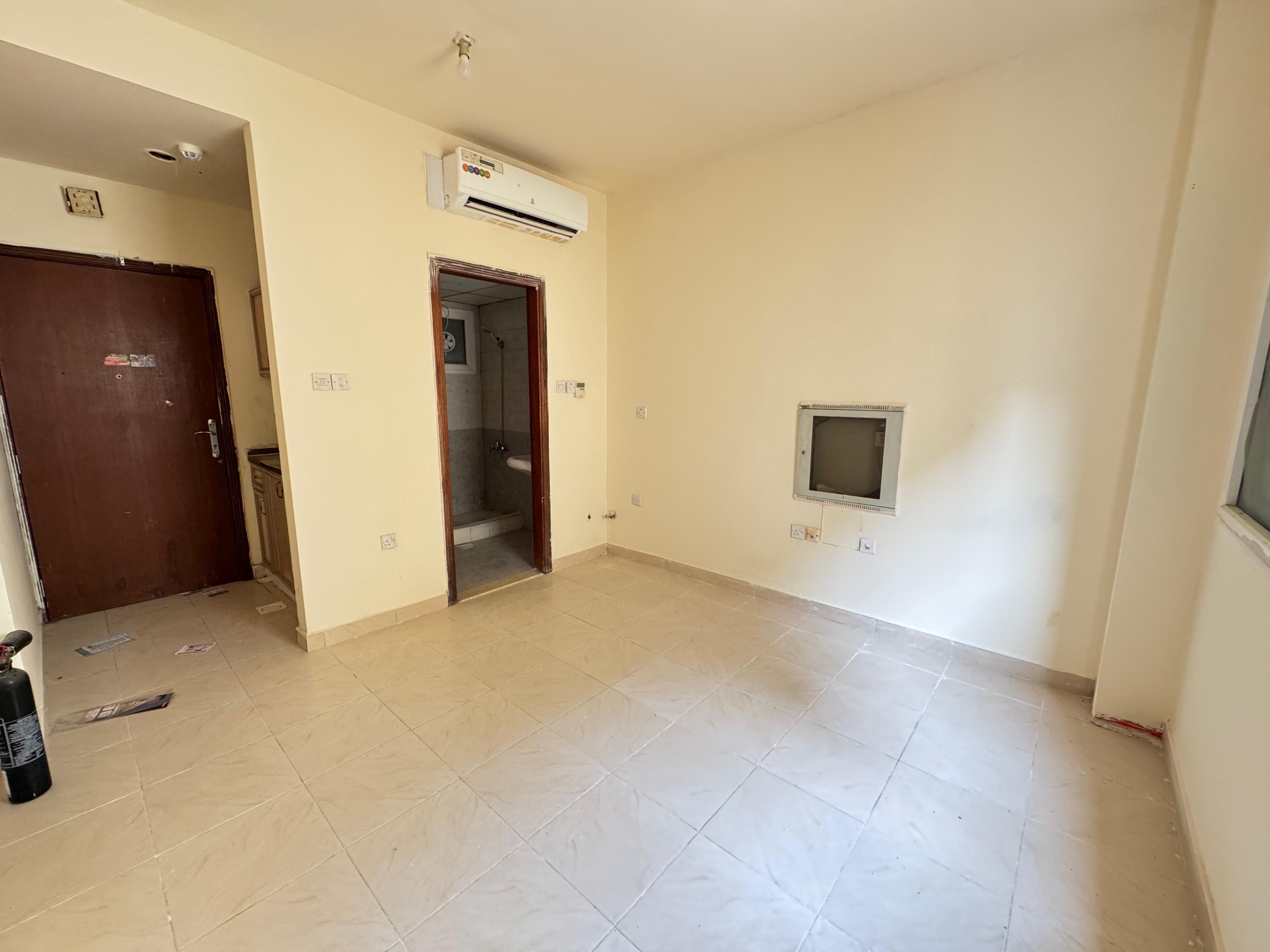 BIG STUDIO SPREATE KITCHEN GOOD LOCATION IN MUWALIEH SHARJAH