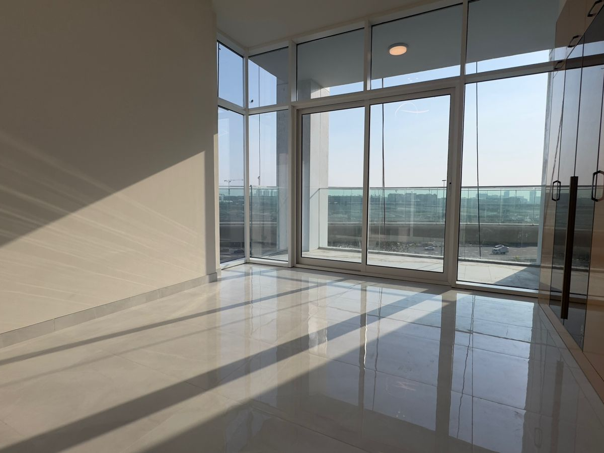 Spacious 2BR | Middle Unit | Multiple Optios