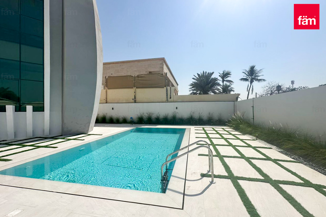 Vacant | Renovated | Swimming Pool