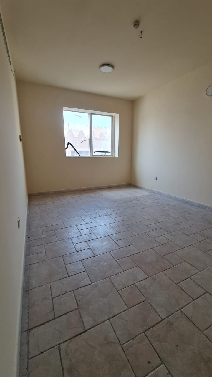 One bedroom and living room in Al Shuwaheen, large spaces, quiet location close to services, flexible payment facilities, ready to move in, 27,000 AED