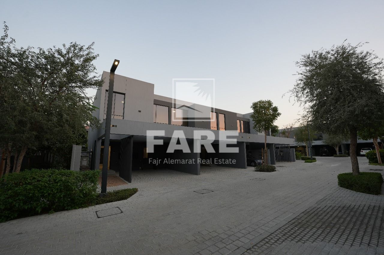 Spacious 3BR/ Townhouse/ Corner/ Robinia