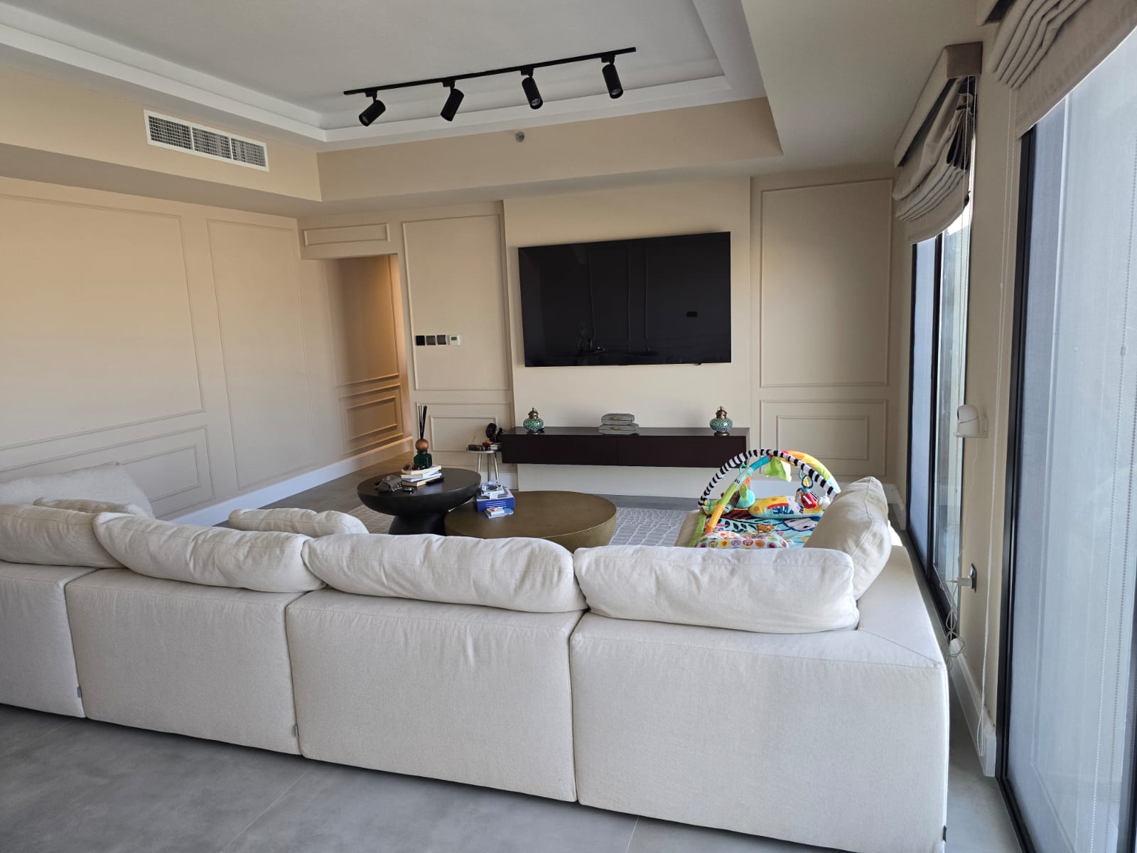 A golden investment opportunity in the Emirate of Ajman: Two bedrooms and a living room for sale, first occupancy, in Al Zorah, Ajman.