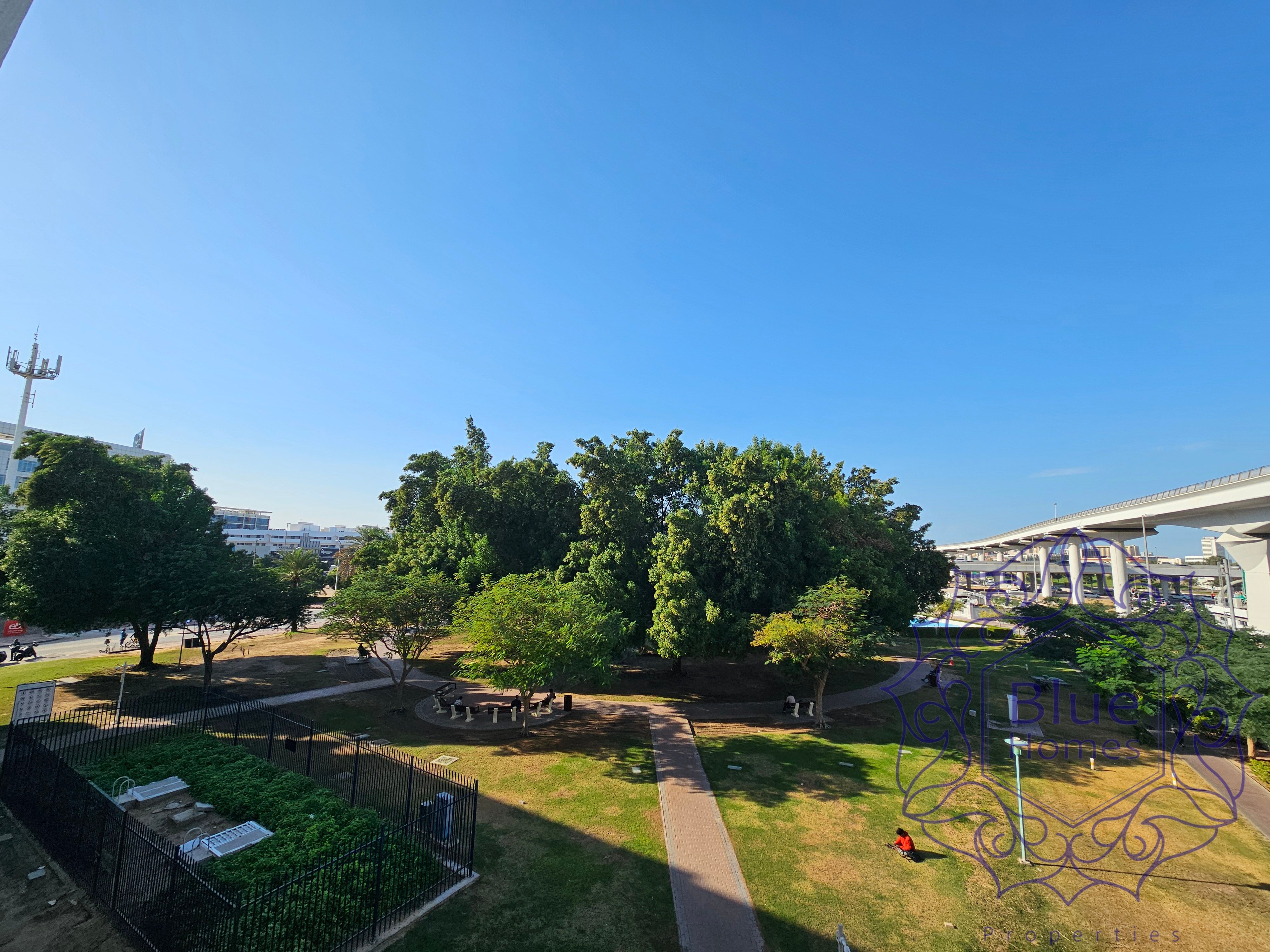 Family living ! 3BR +maid + store room Huge Hal & room with Terrace balcony open graden view