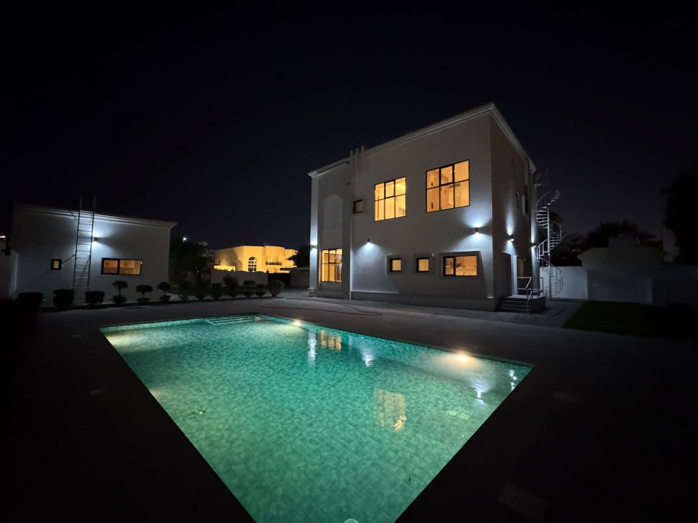 Luxury 5-BR Villa| Pool |Maids| Al Barsha 3